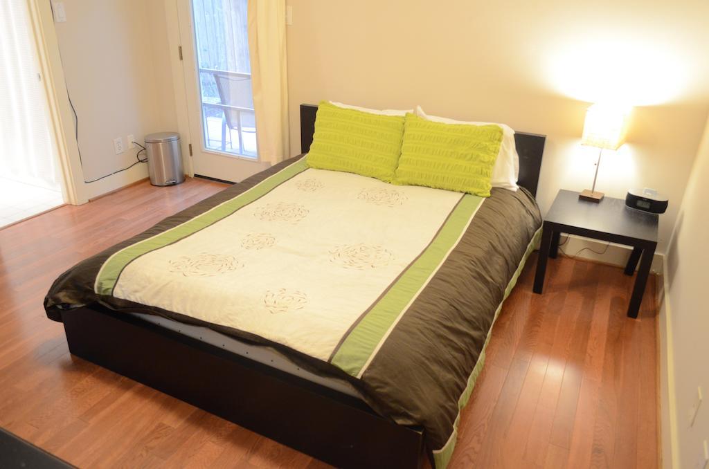 Modern B & B by null