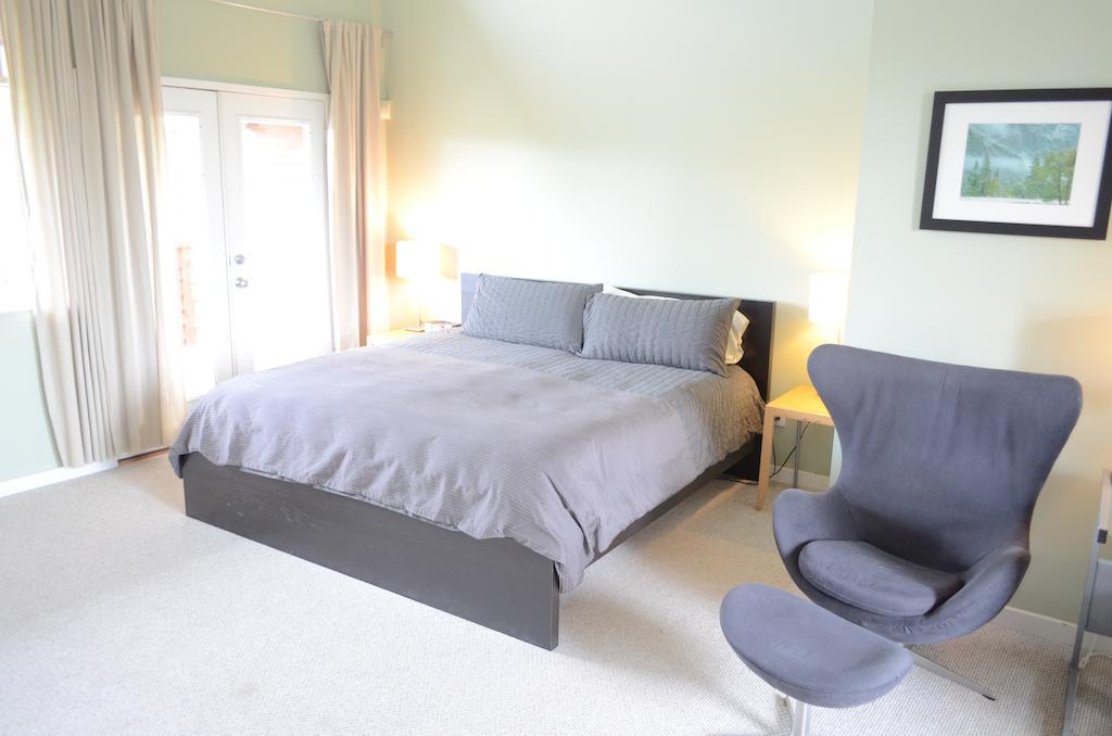 Modern B & B by null