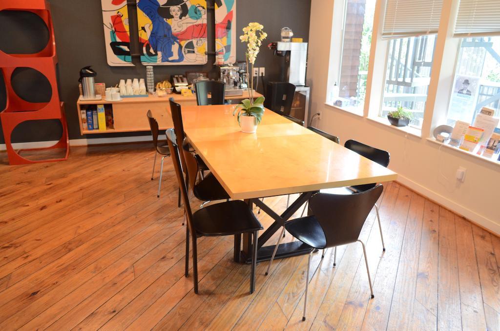 Modern B & B by null