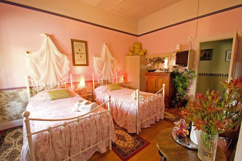 Bears Went Over the Mountain by null