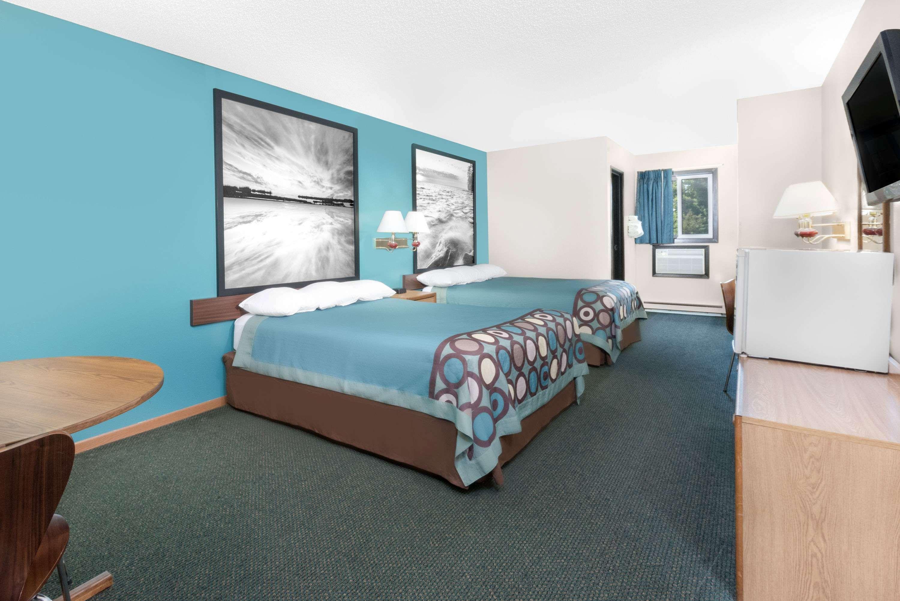 Super 8 By Wyndham Huron