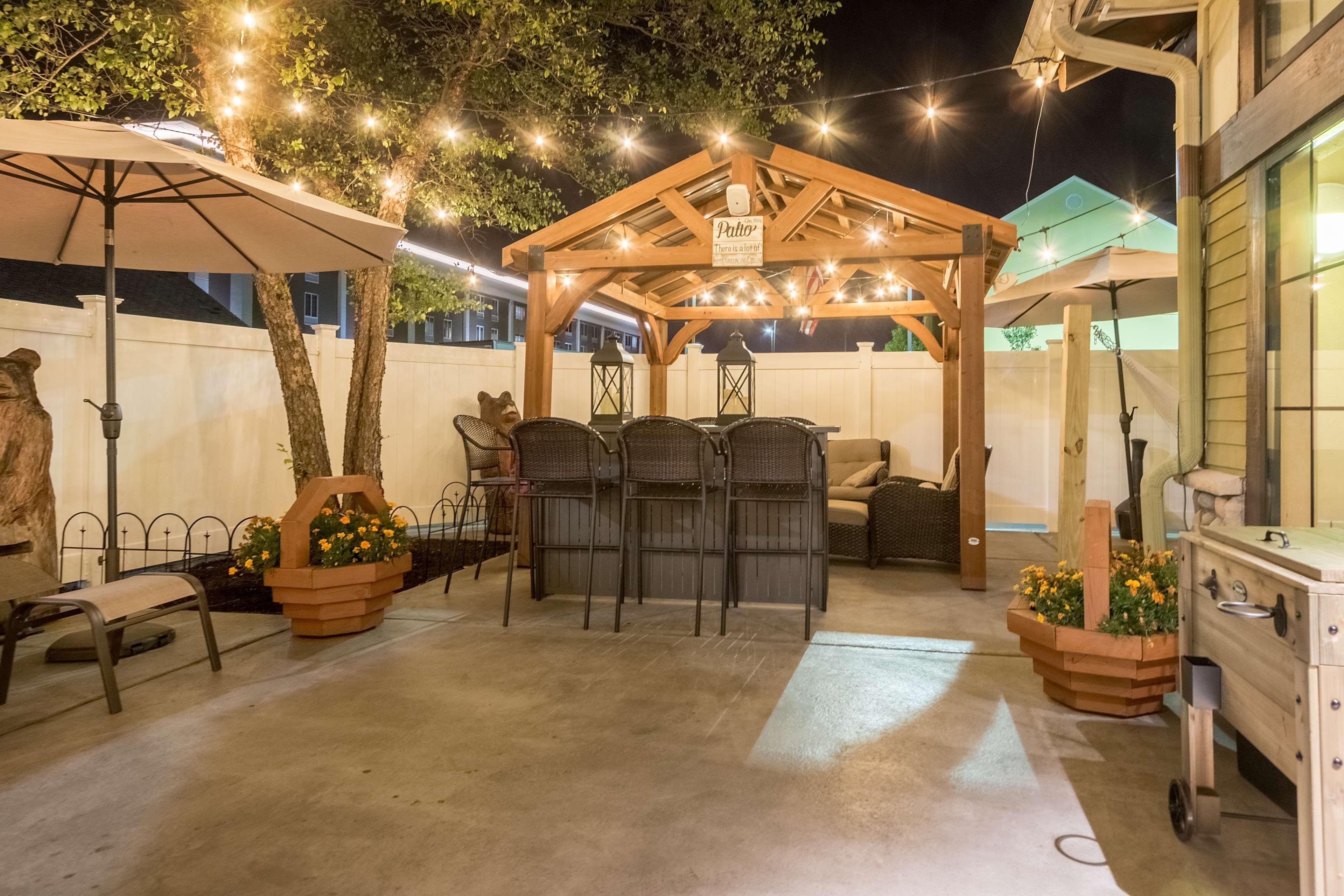 White Pine Inn & Suites