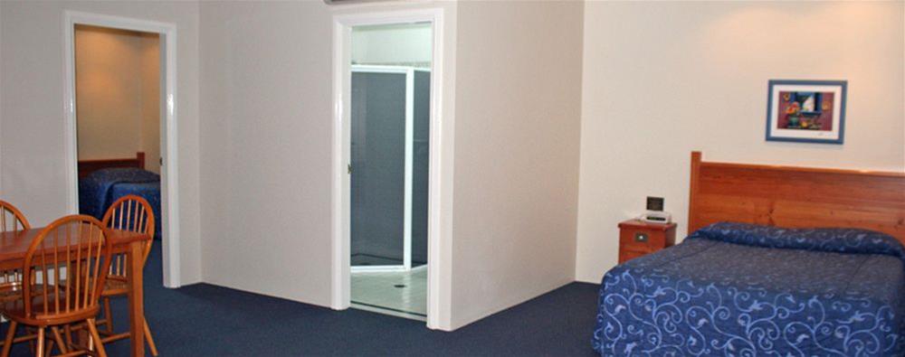 Breakout Motel by null