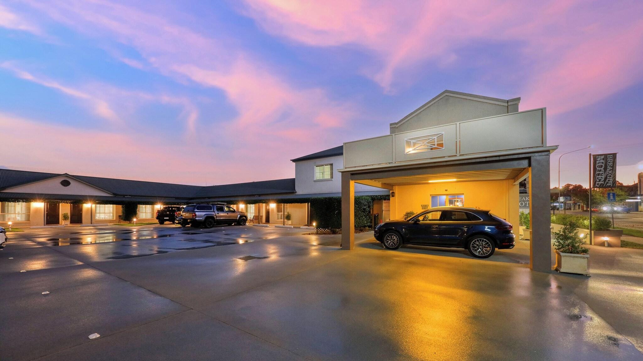 Breakout Motor Inn