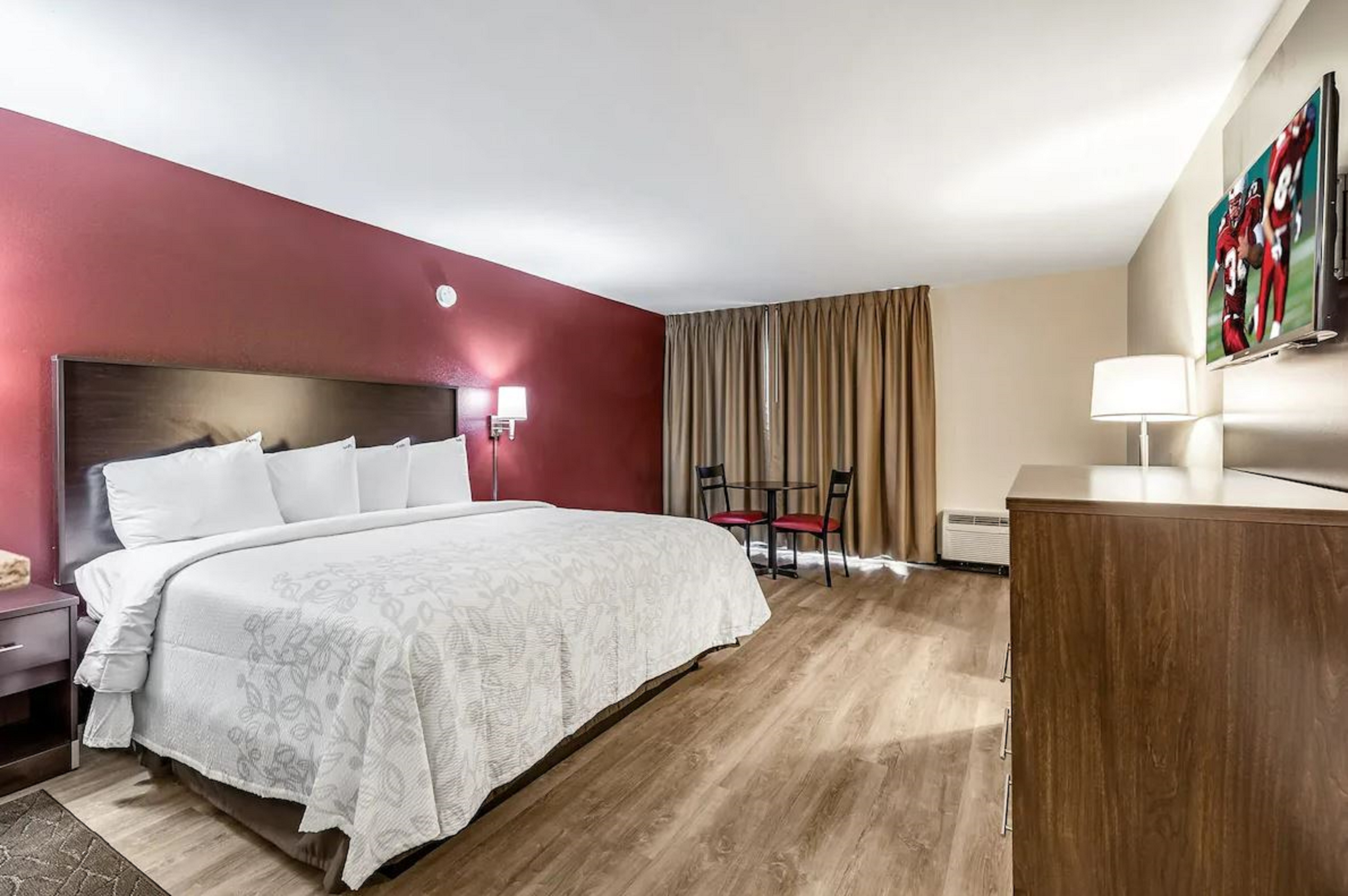 Red Roof PLUS+ & Suites Houston - IAH Airport SW