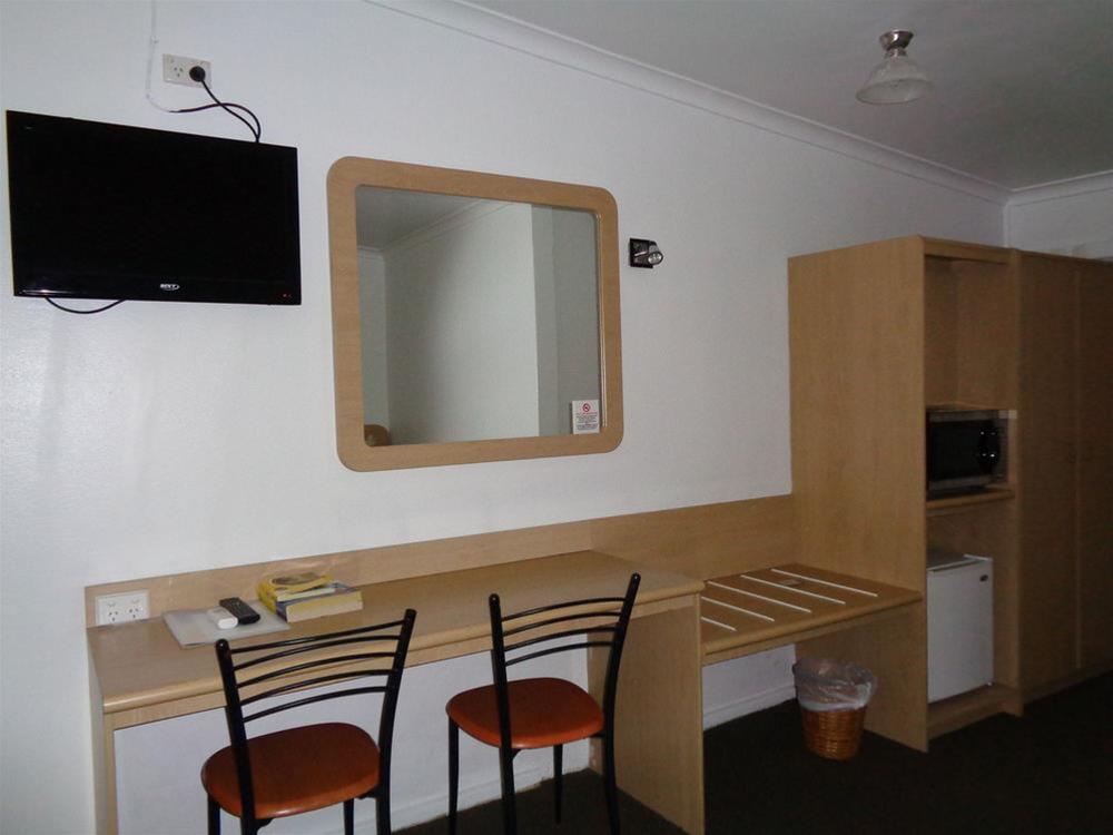 Parkway Motel