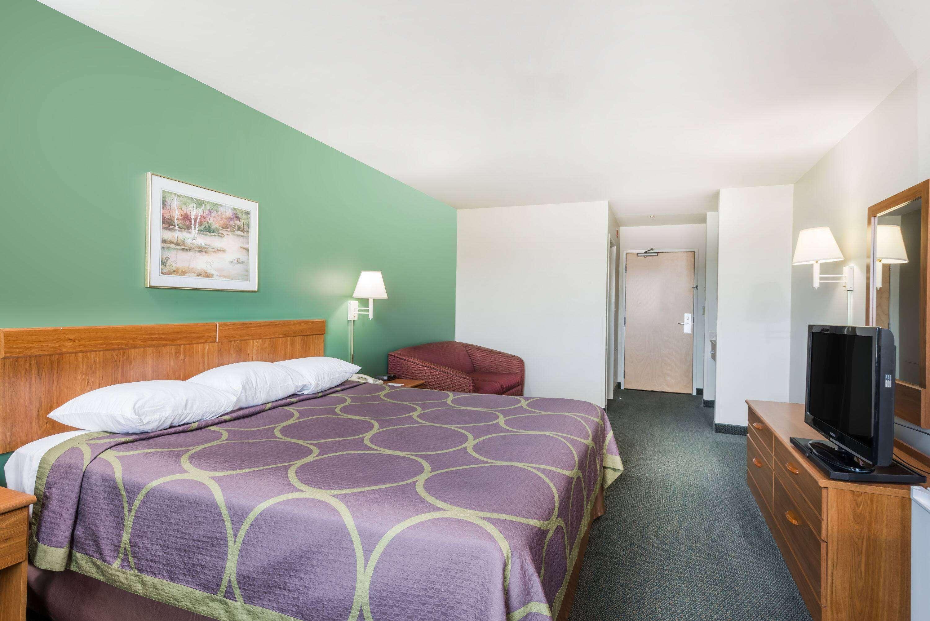 Super 8 by Wyndham Hagerstown/Halfway Area