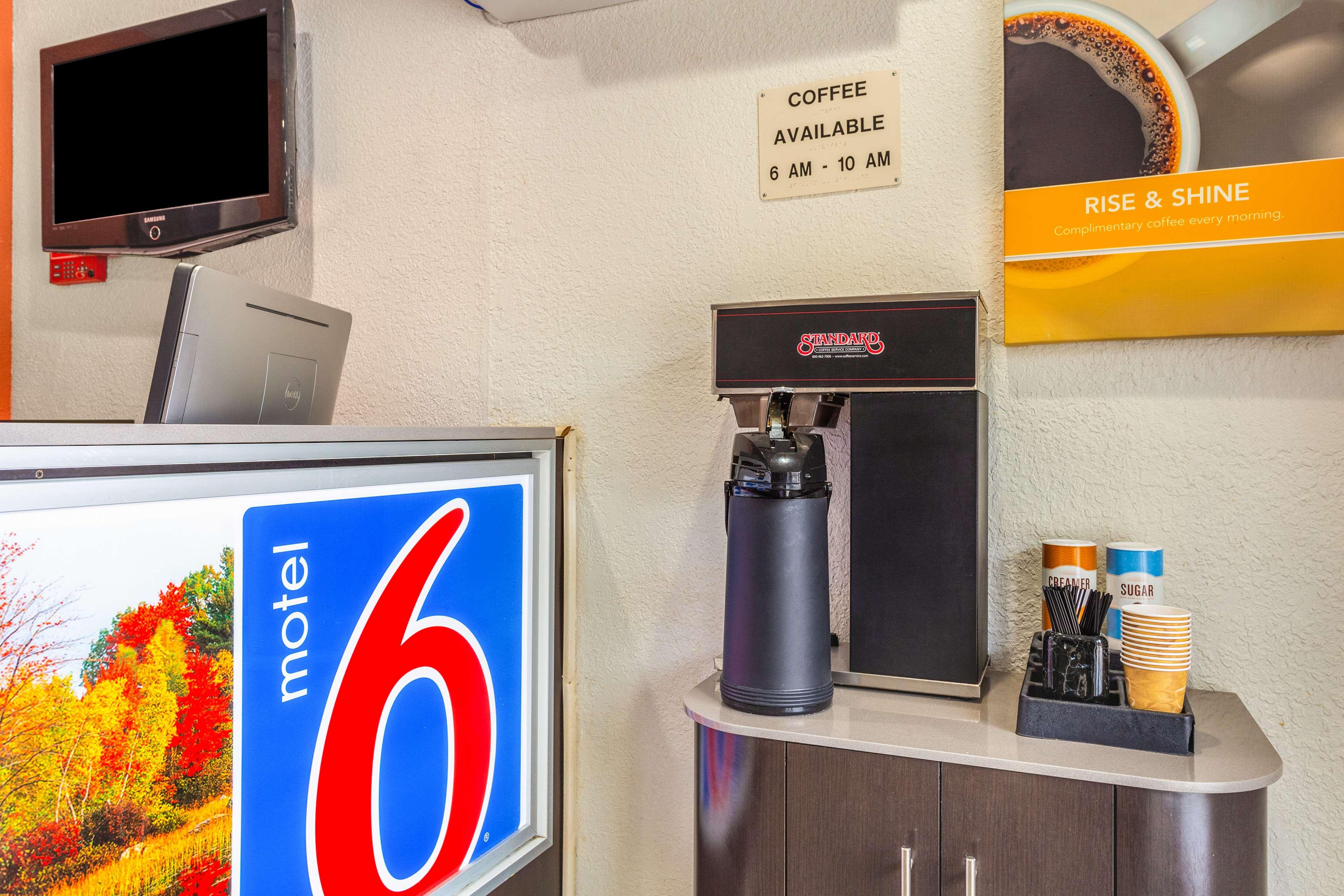Motel 6 Huntington, WV