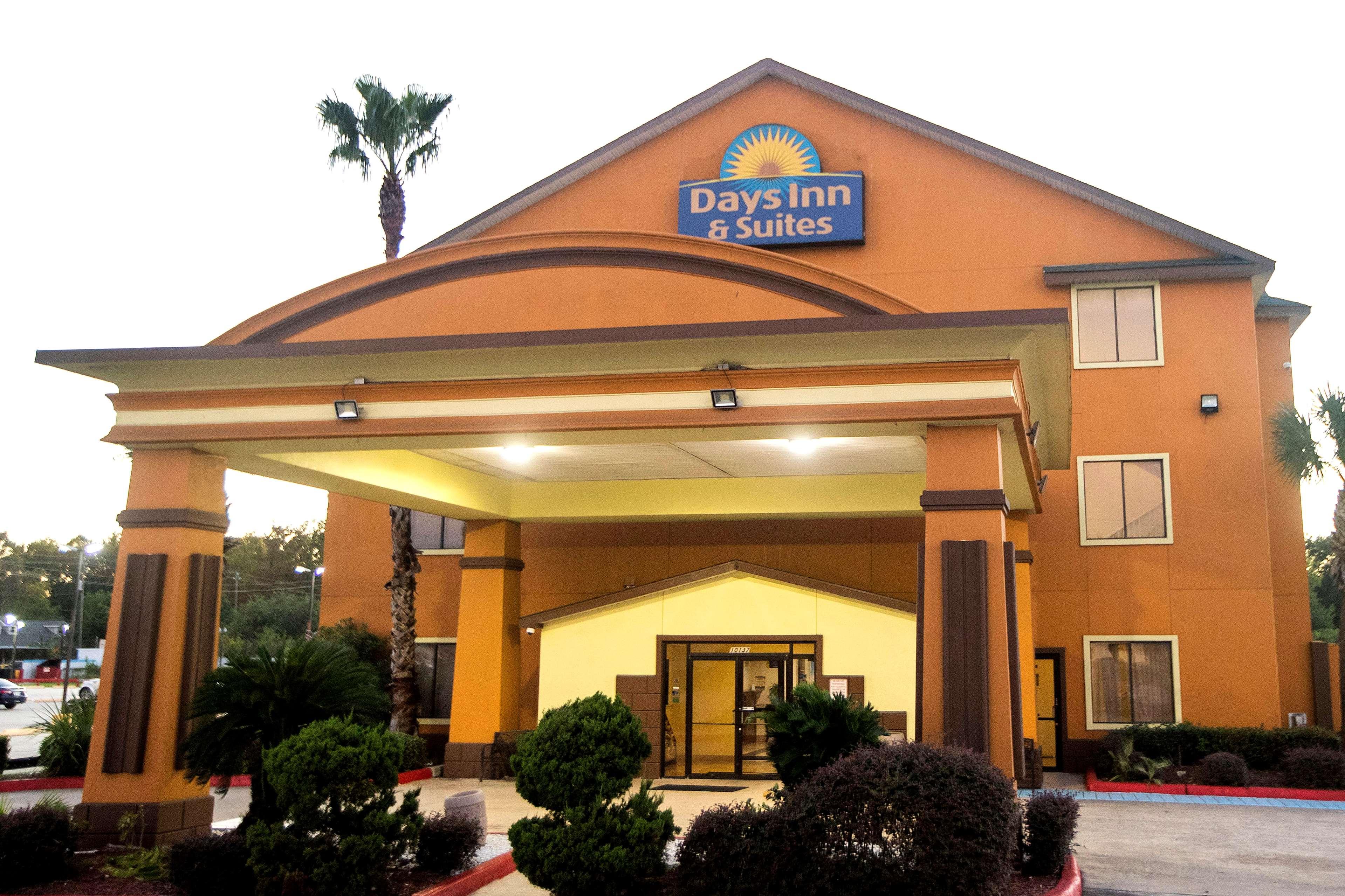 Days Inn & Suites by Wyndham Houston North/Aldine image