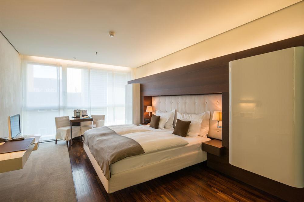 SIDE Design Hotel Hamburg by null
