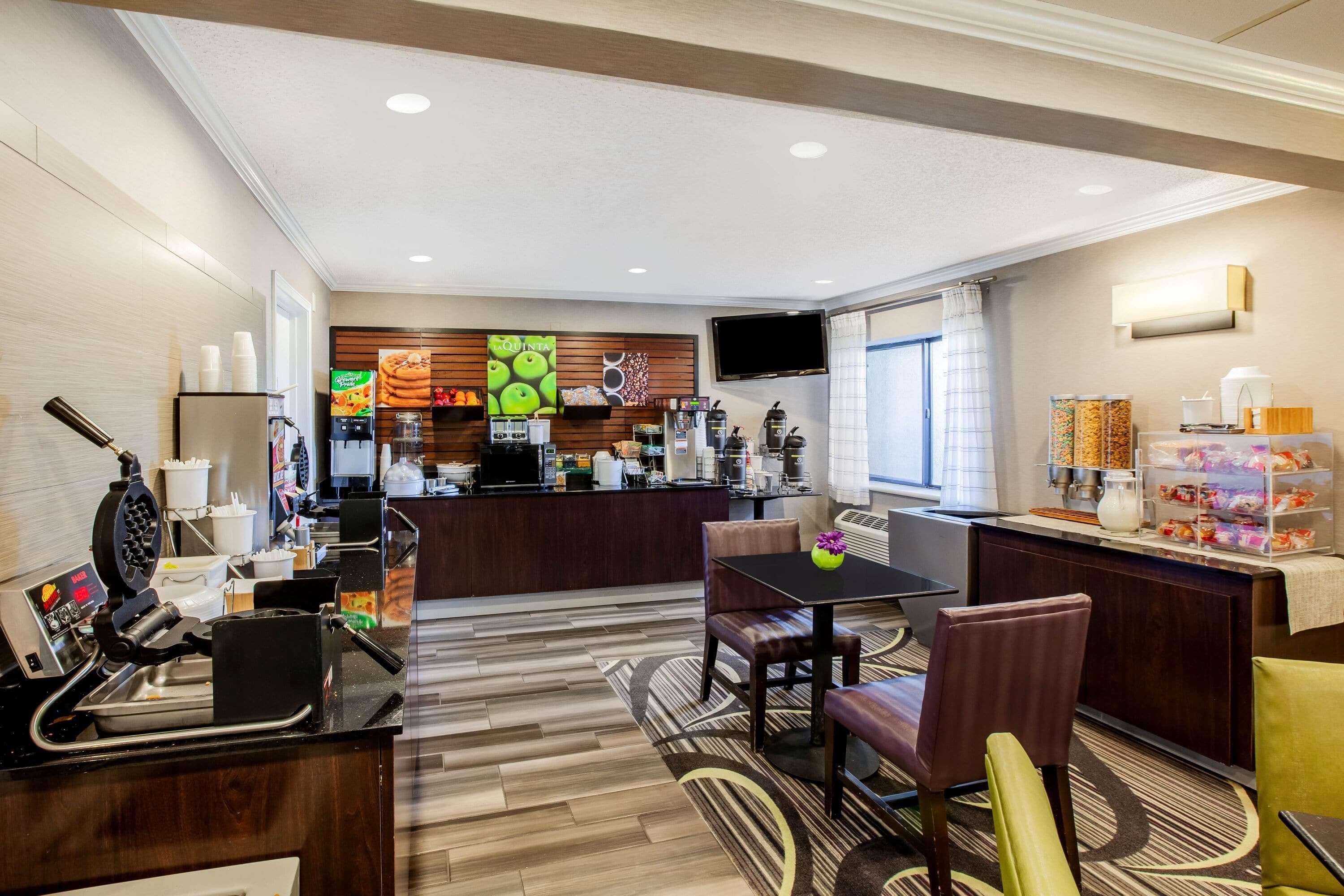 La Quinta Inn & Suites Houston Baytown East