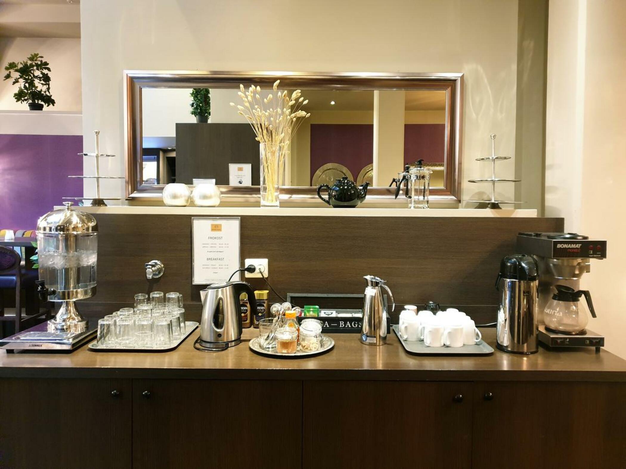 First Hotel Hendersons City