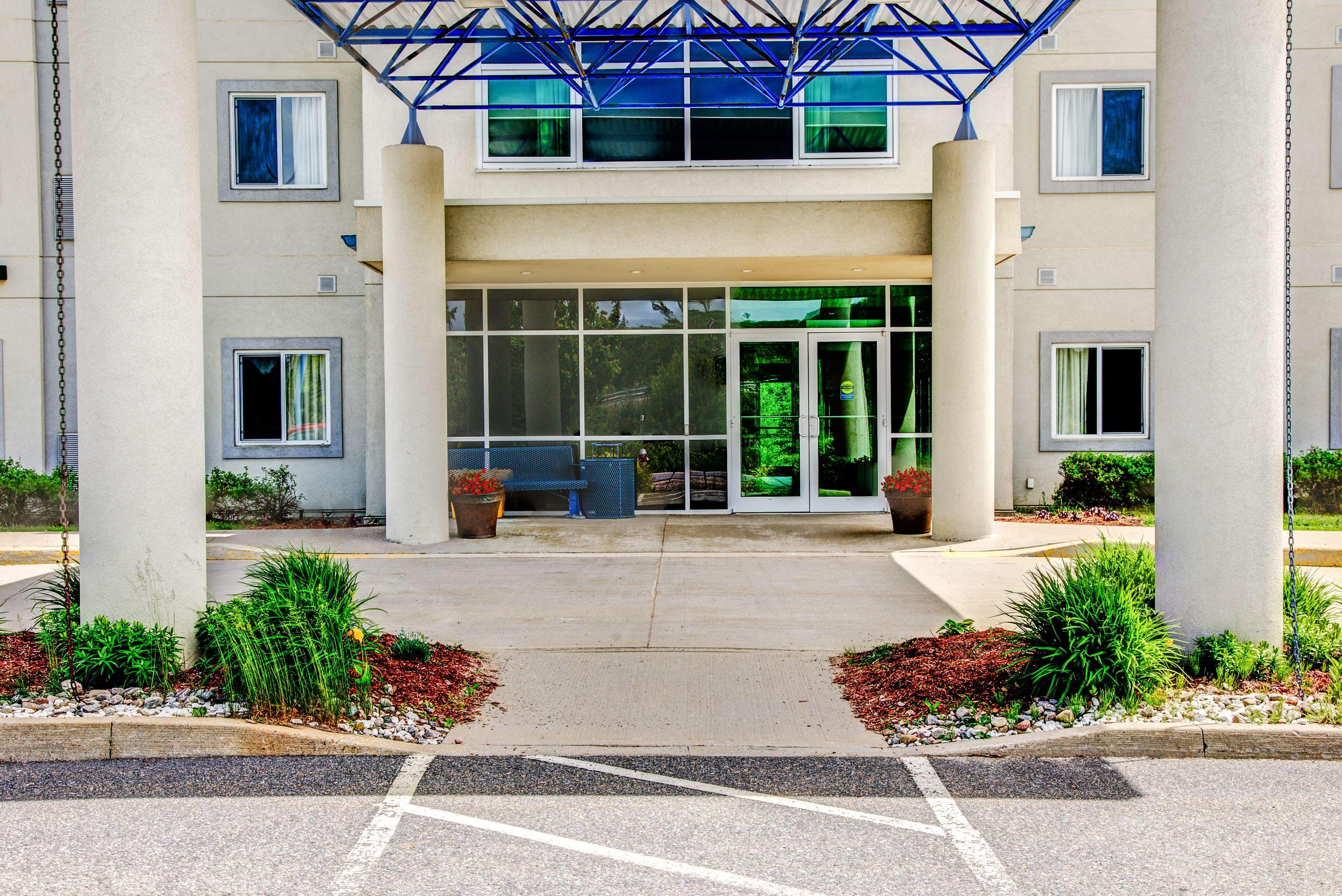 Motel 6 Huntsville, ON