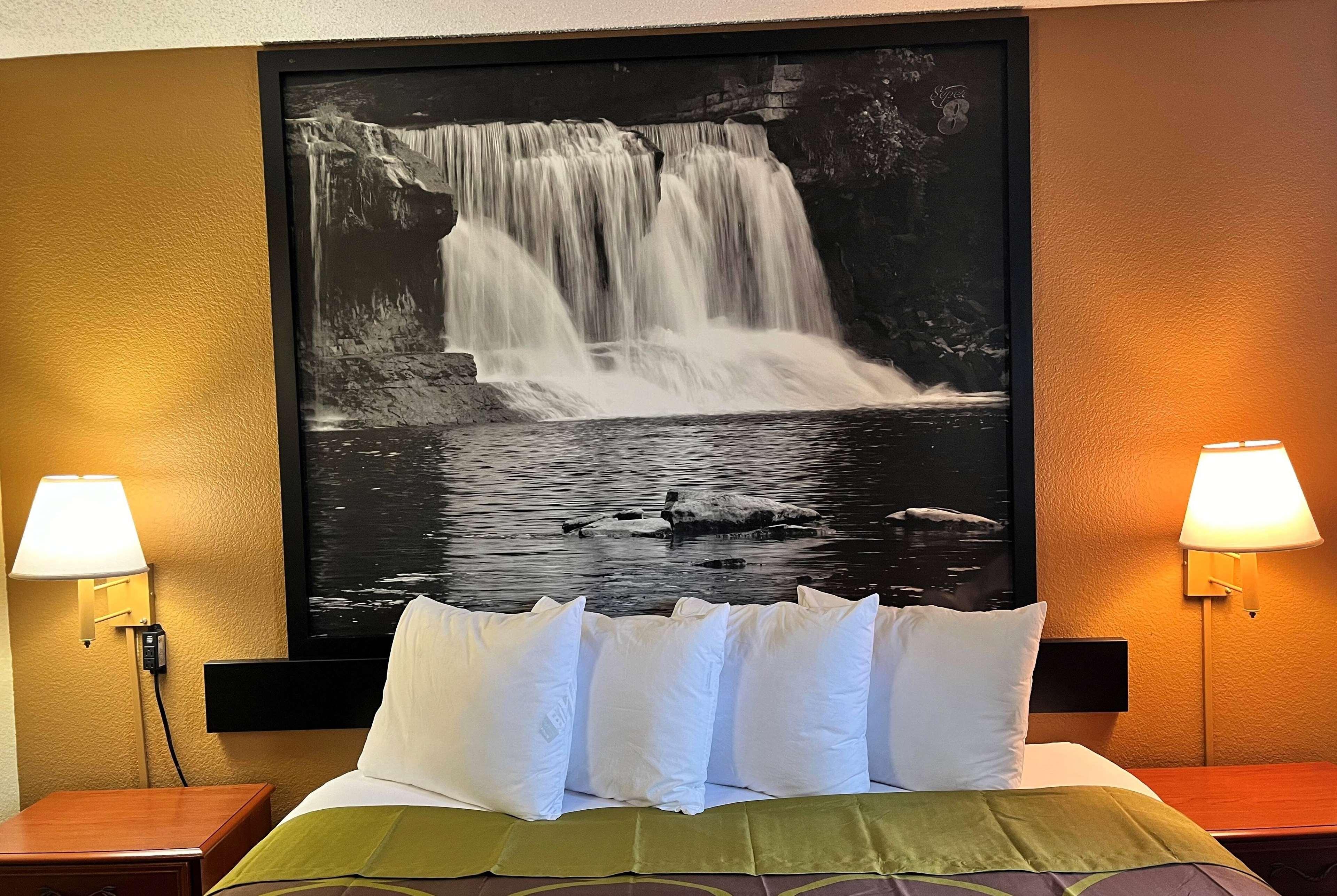 Super 8 By Wyndham Indianapolis/Ne/Castleton Area