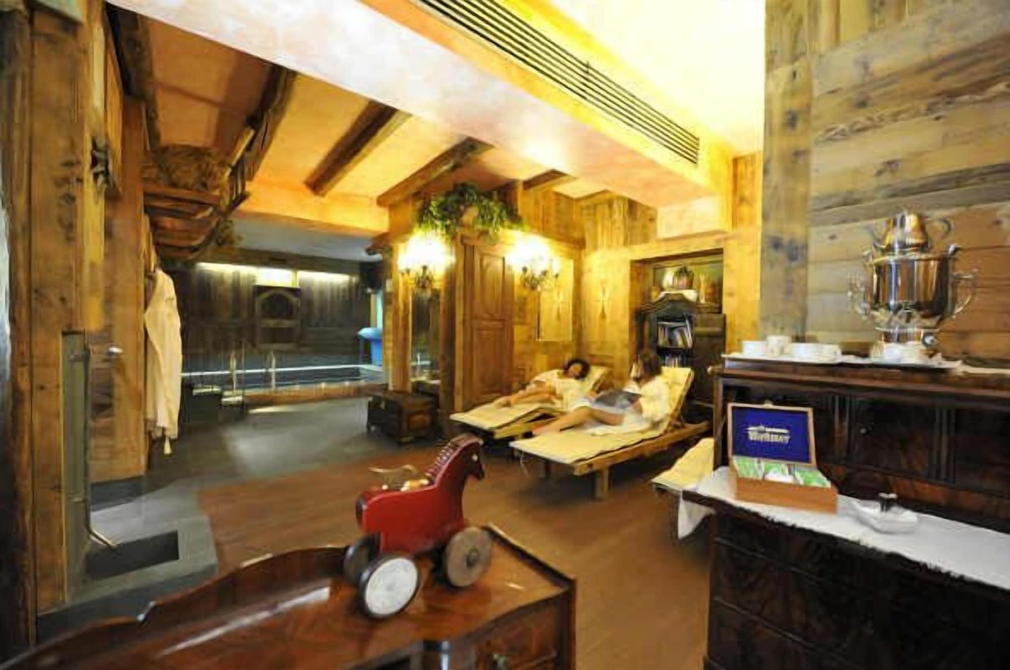 Hotel Excelsior Planet by null