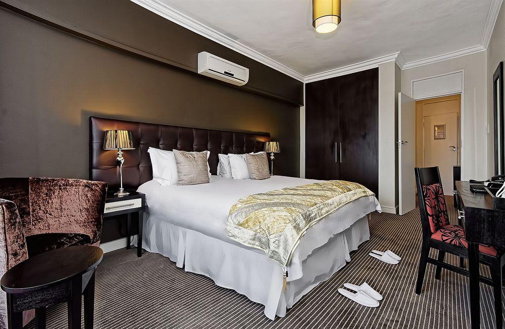 Ascot Hotel by null