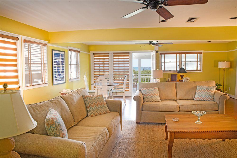 Elizabeth Pointe by null