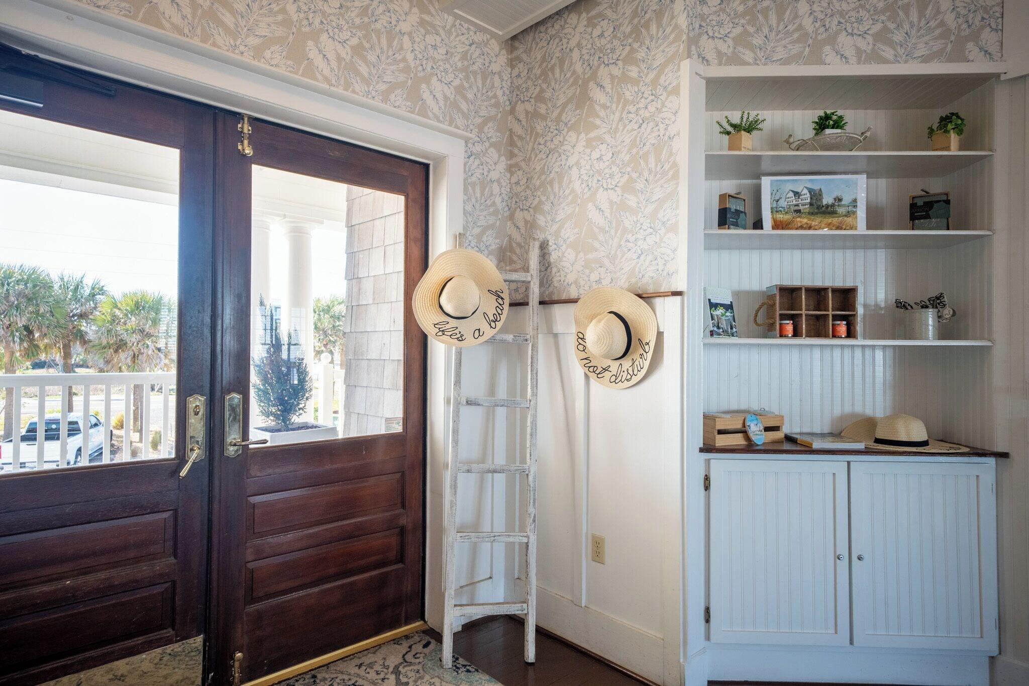 Elizabeth Pointe by null