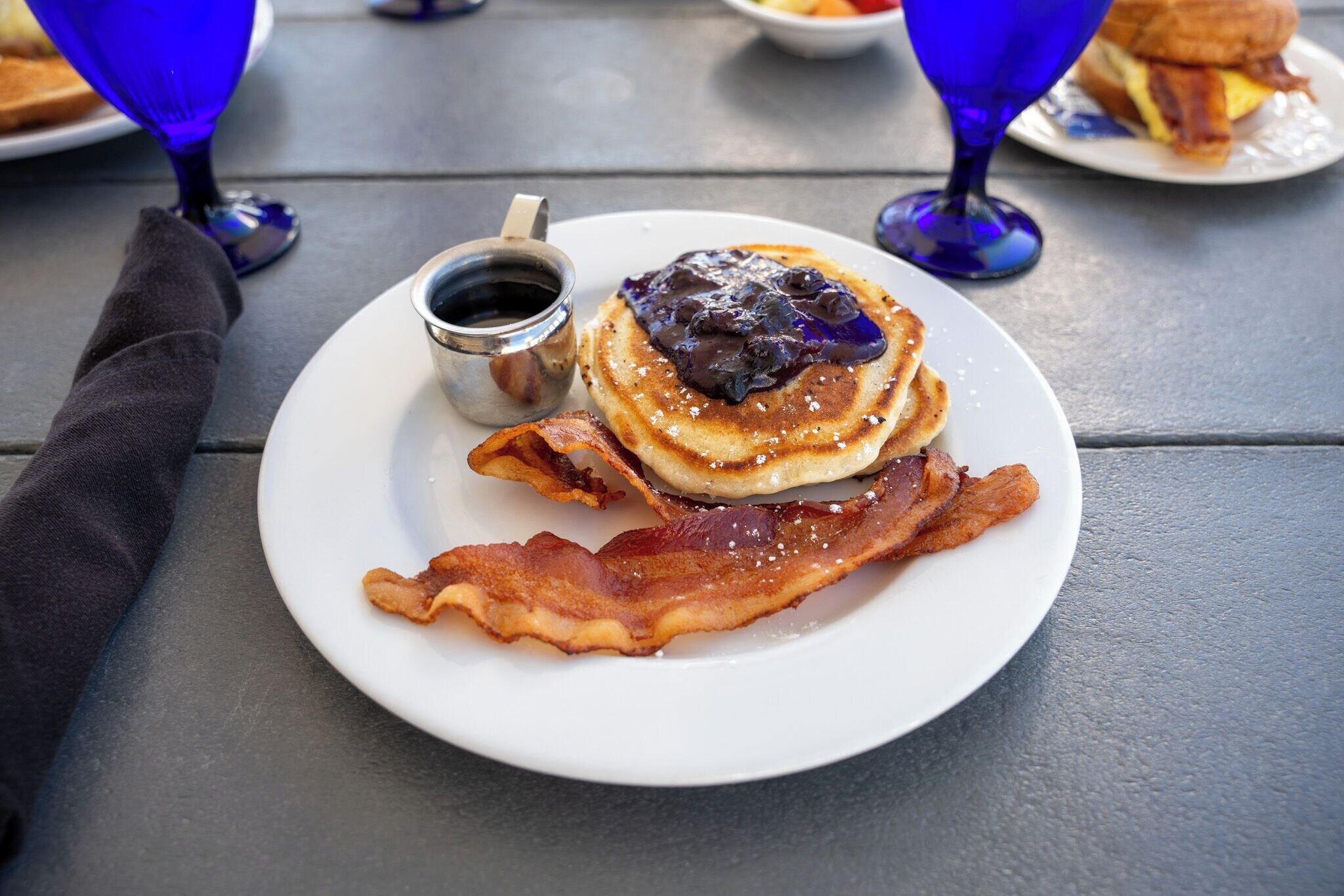 Elizabeth Pointe by null