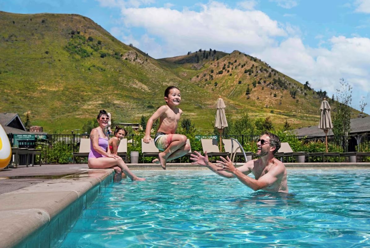 The Virginian Lodge by null