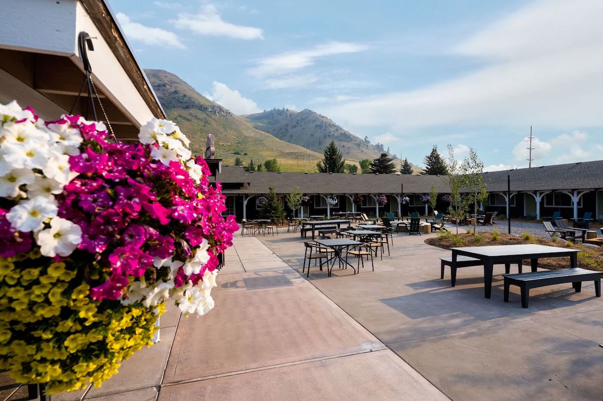 The Virginian Lodge by null