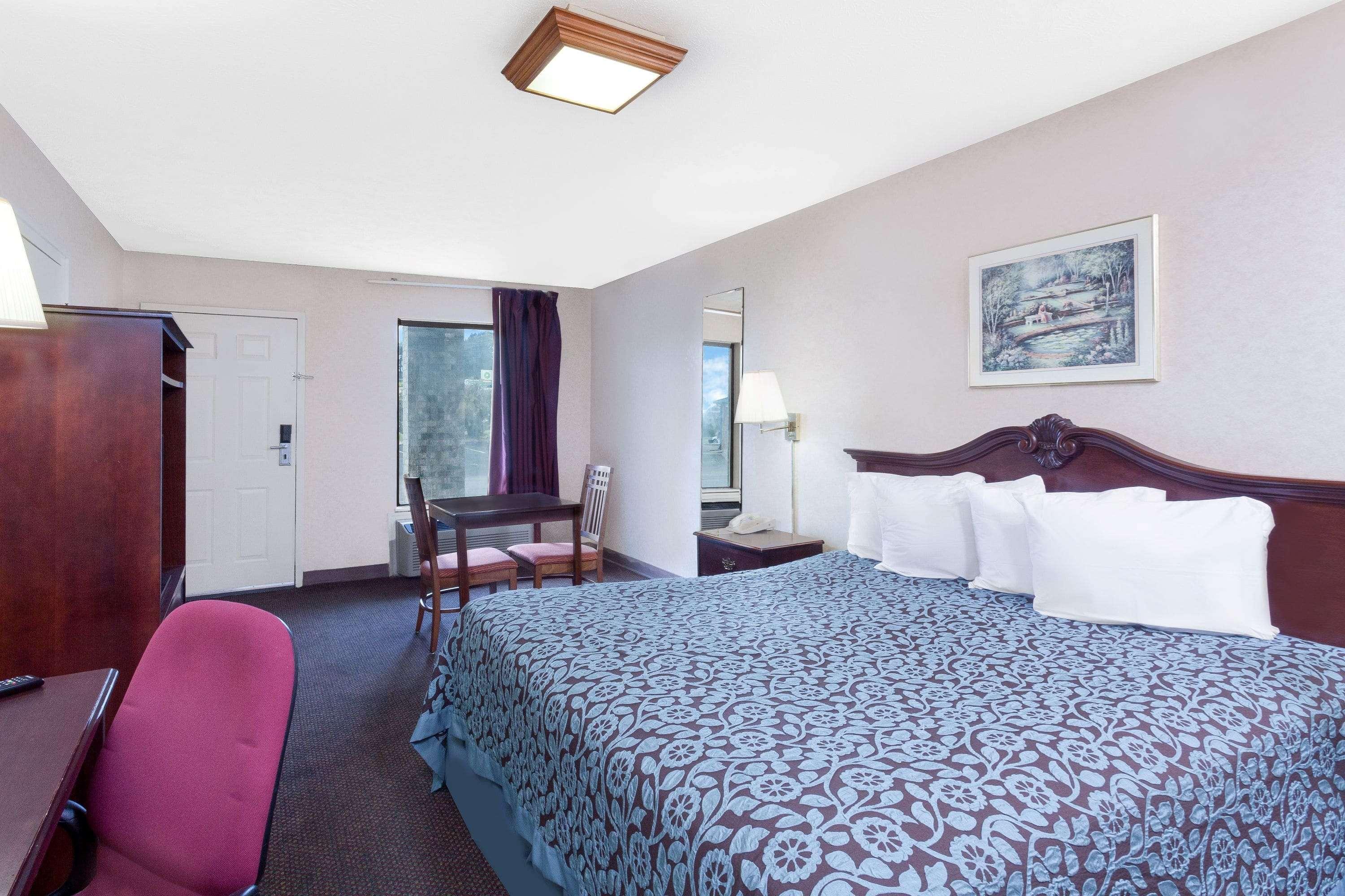 Days Inn by Wyndham Morristown