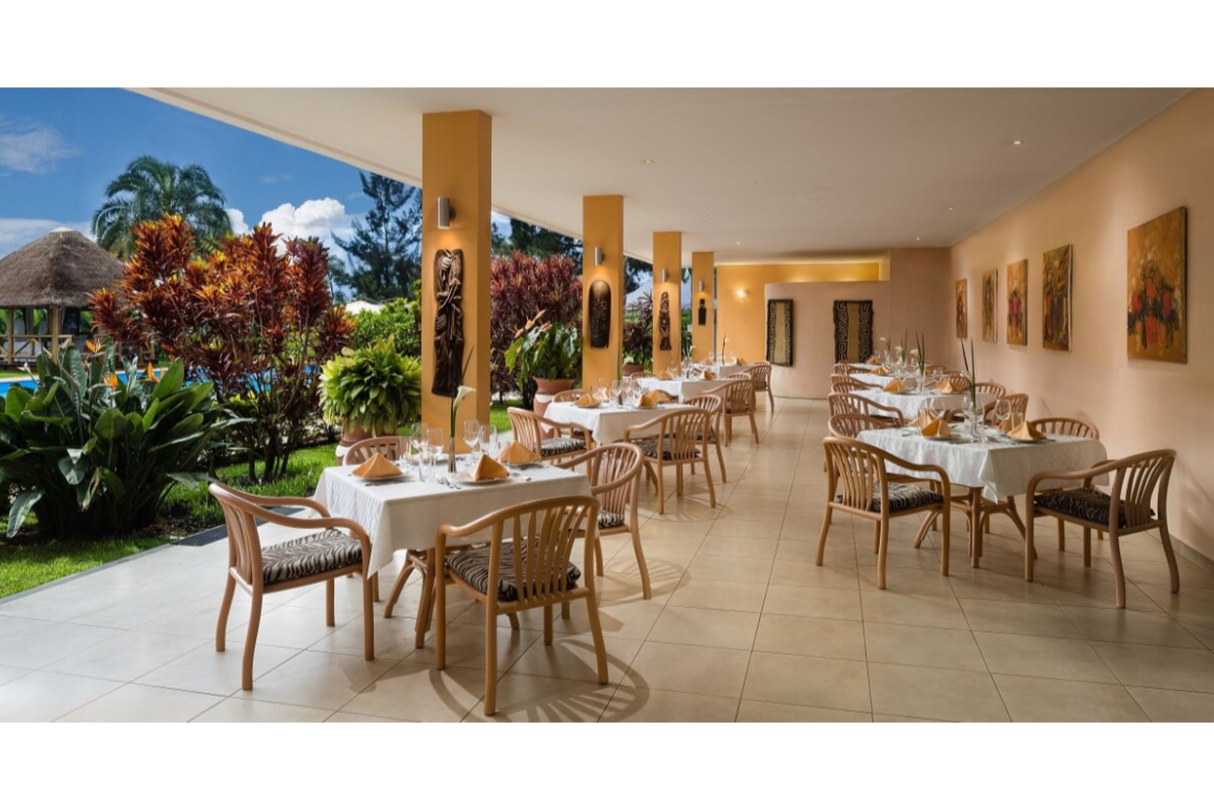 Hôtel des Mille Collines by null