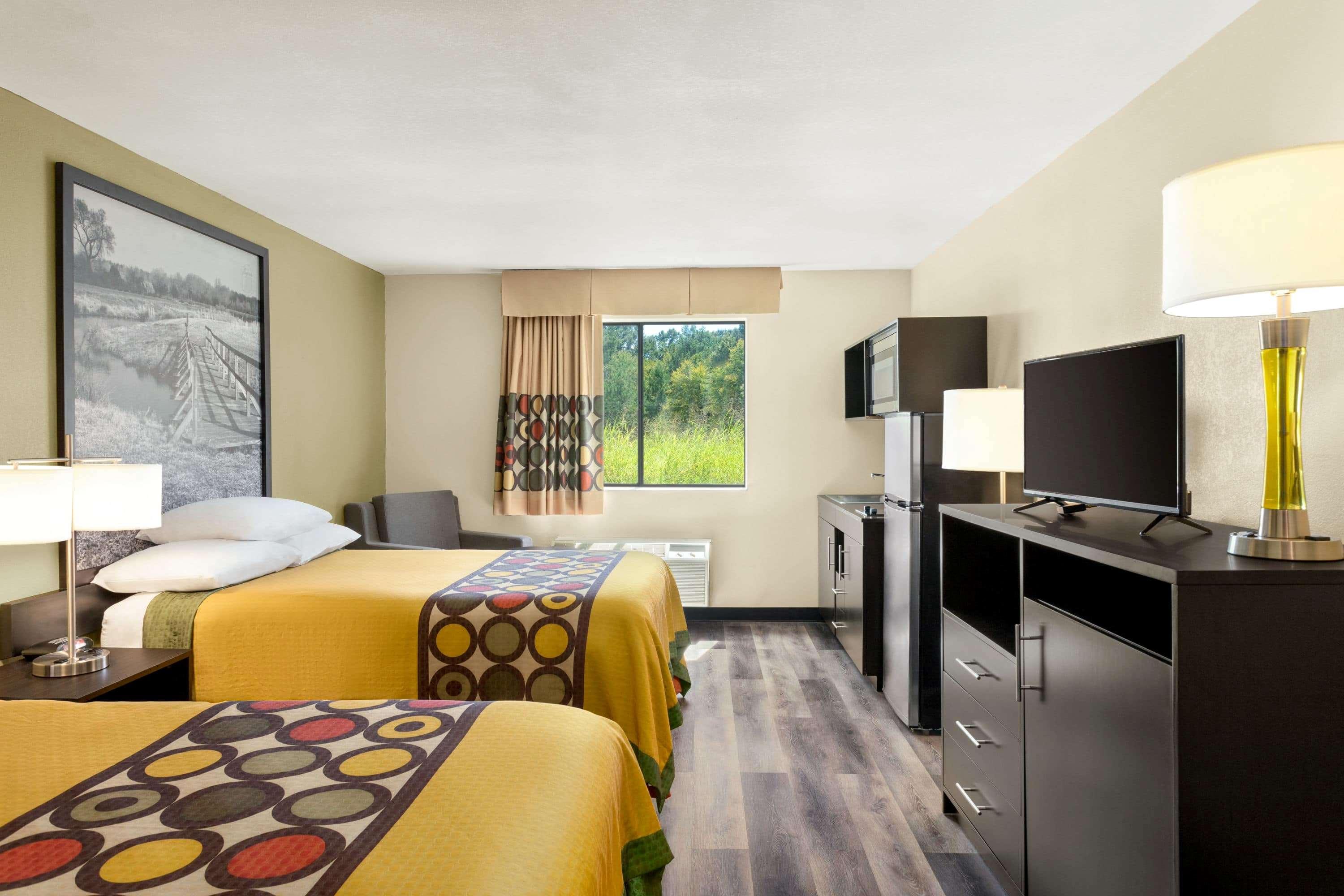 Super 8 By Wyndham Clinton Ms