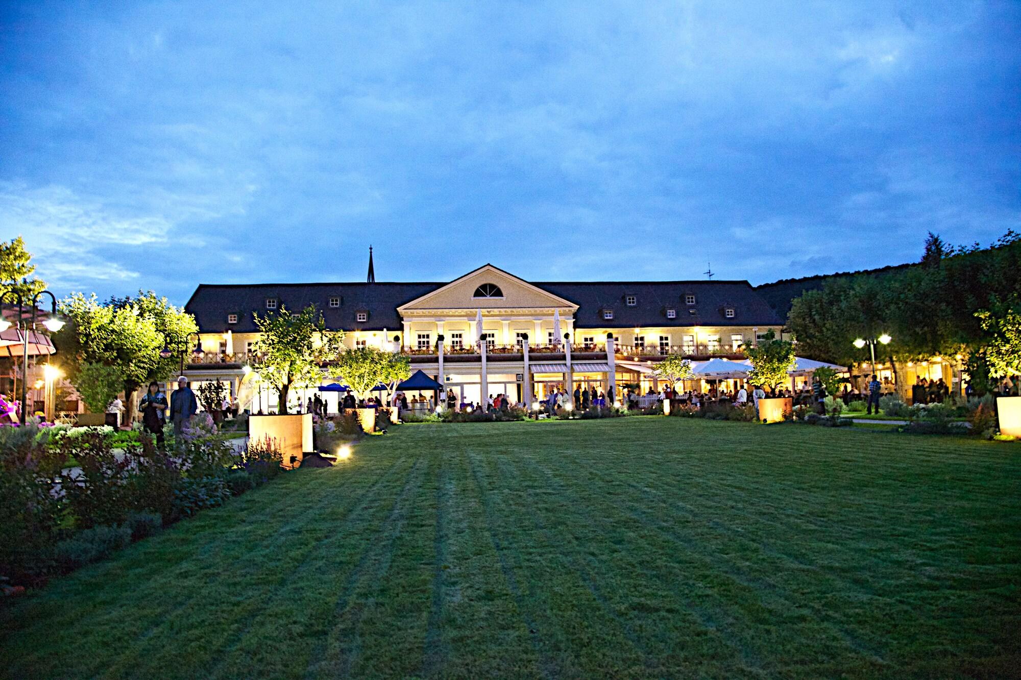 Kurpark-Hotel by null