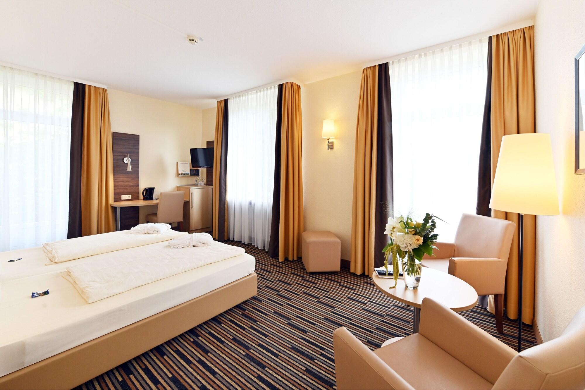 Kurpark-Hotel by null