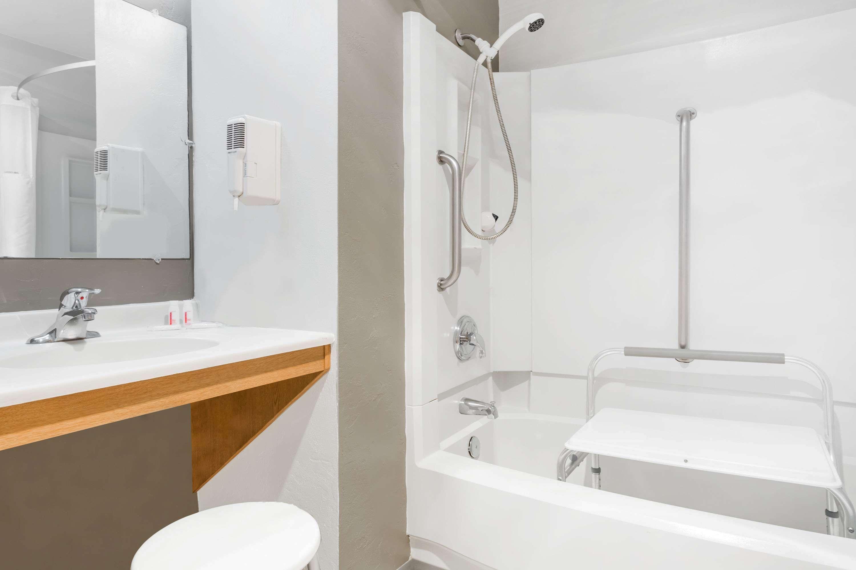 Super 8 by Wyndham Bremerton