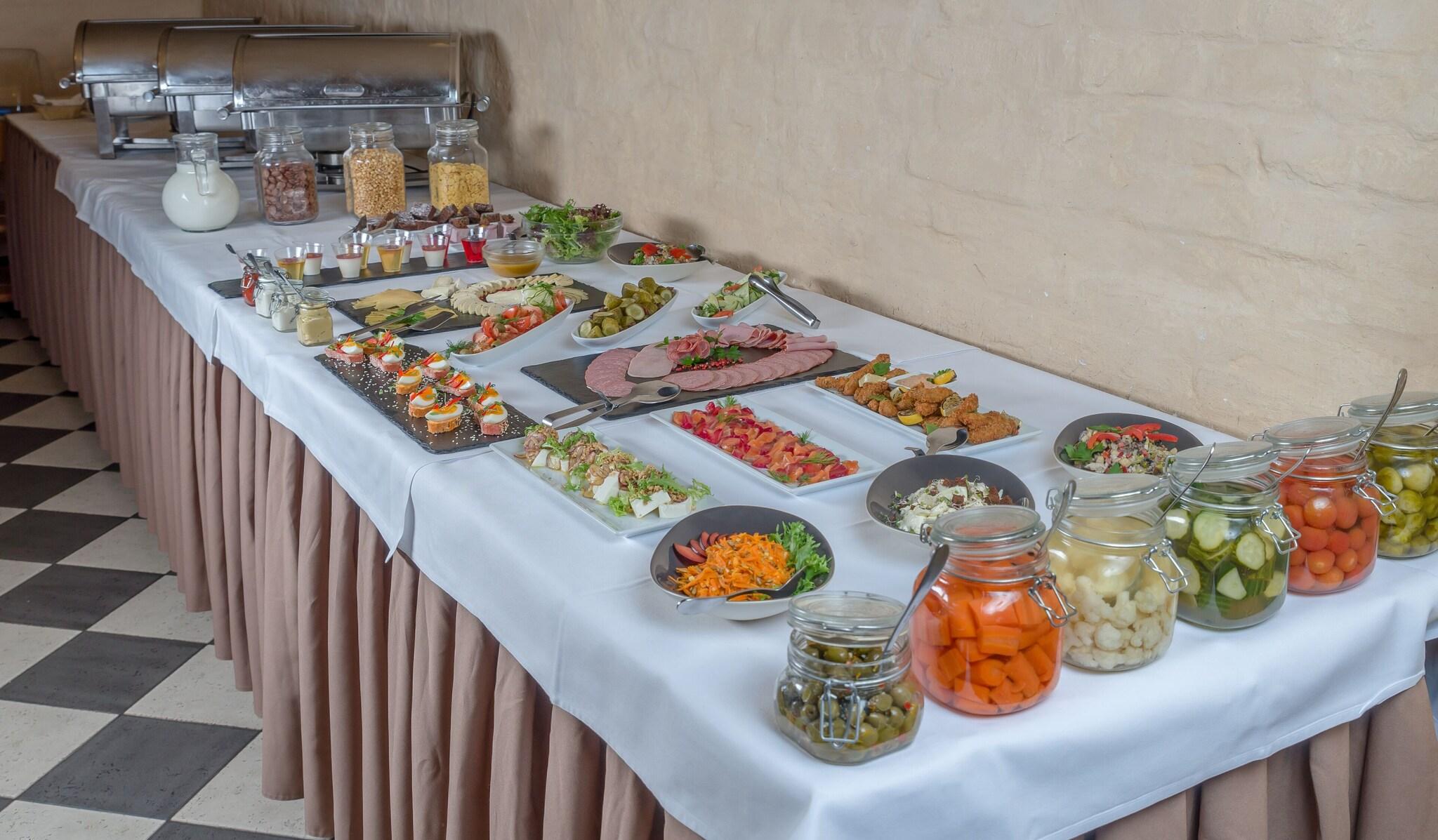 Daugirdas, viešbutis-restoranas, Perkūno namai by null