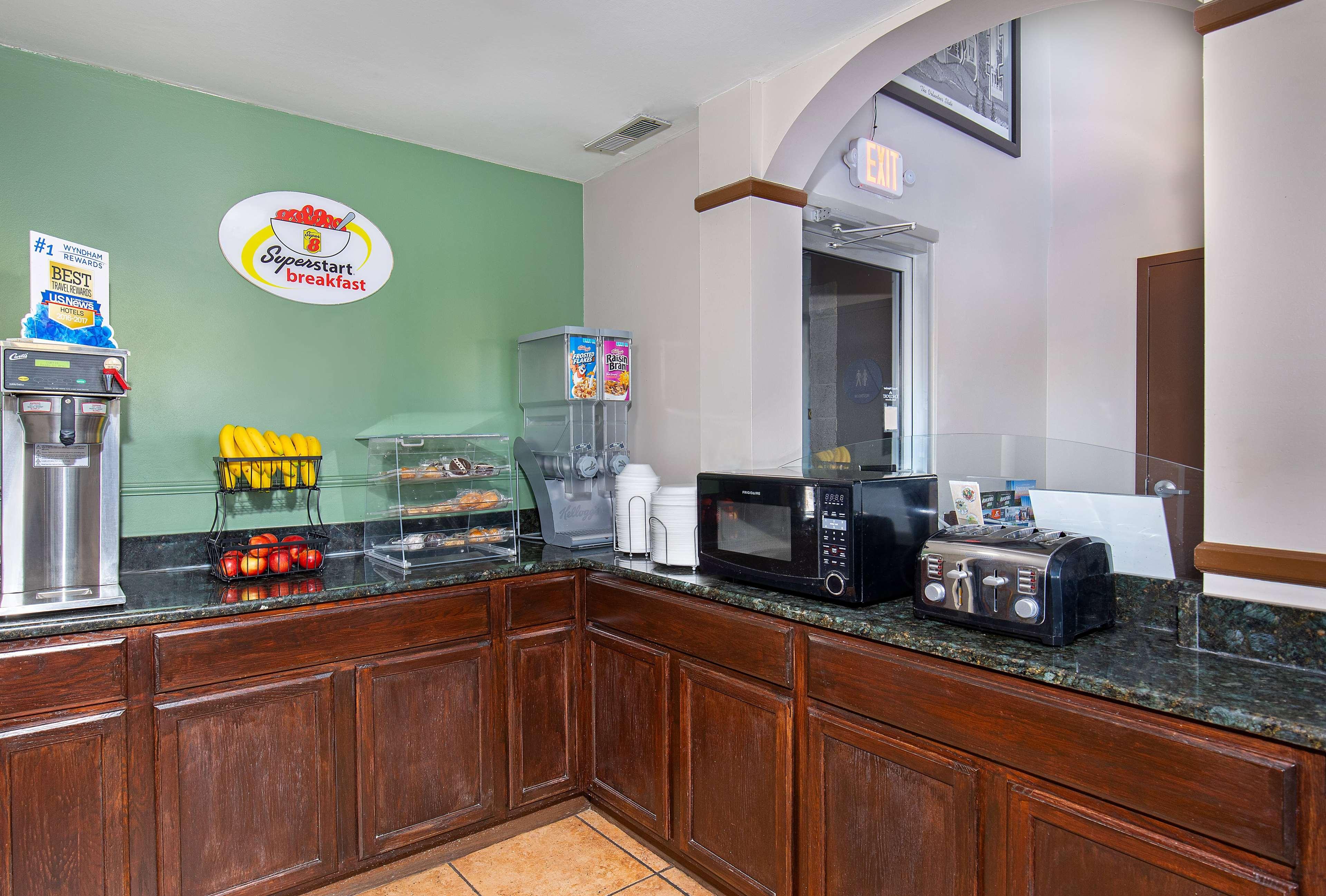 Super 8 by Wyndham Kingsport