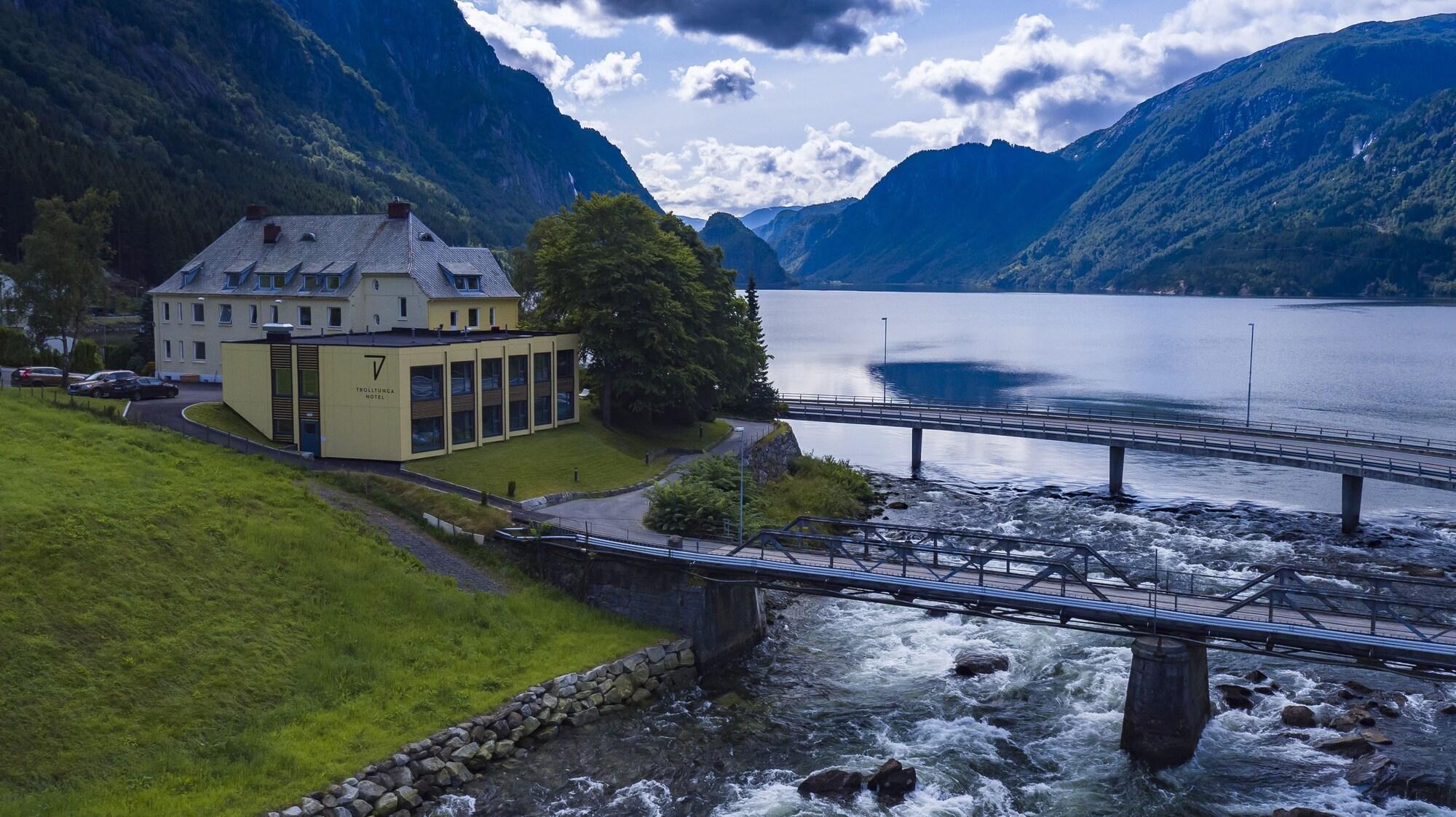 Trolltunga Hotel by null