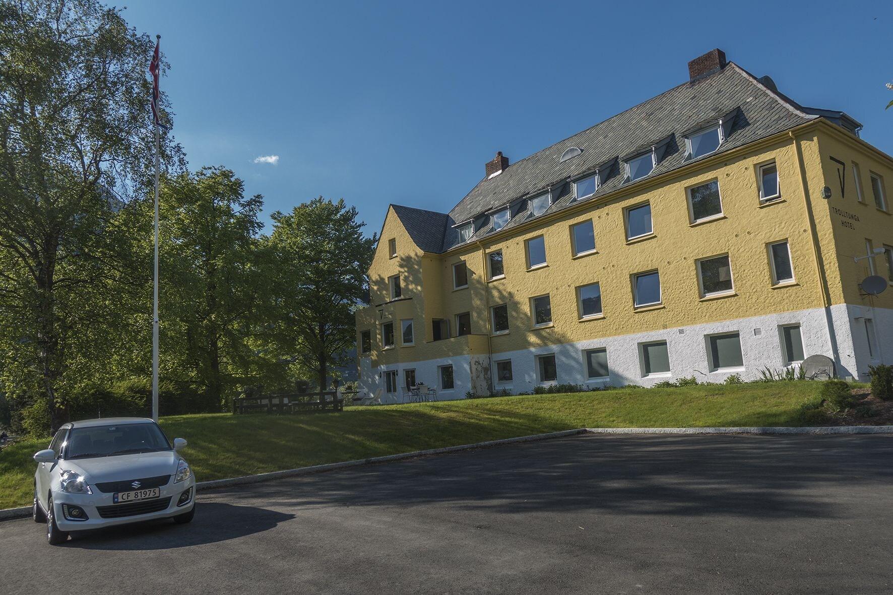 Trolltunga Hotel by null