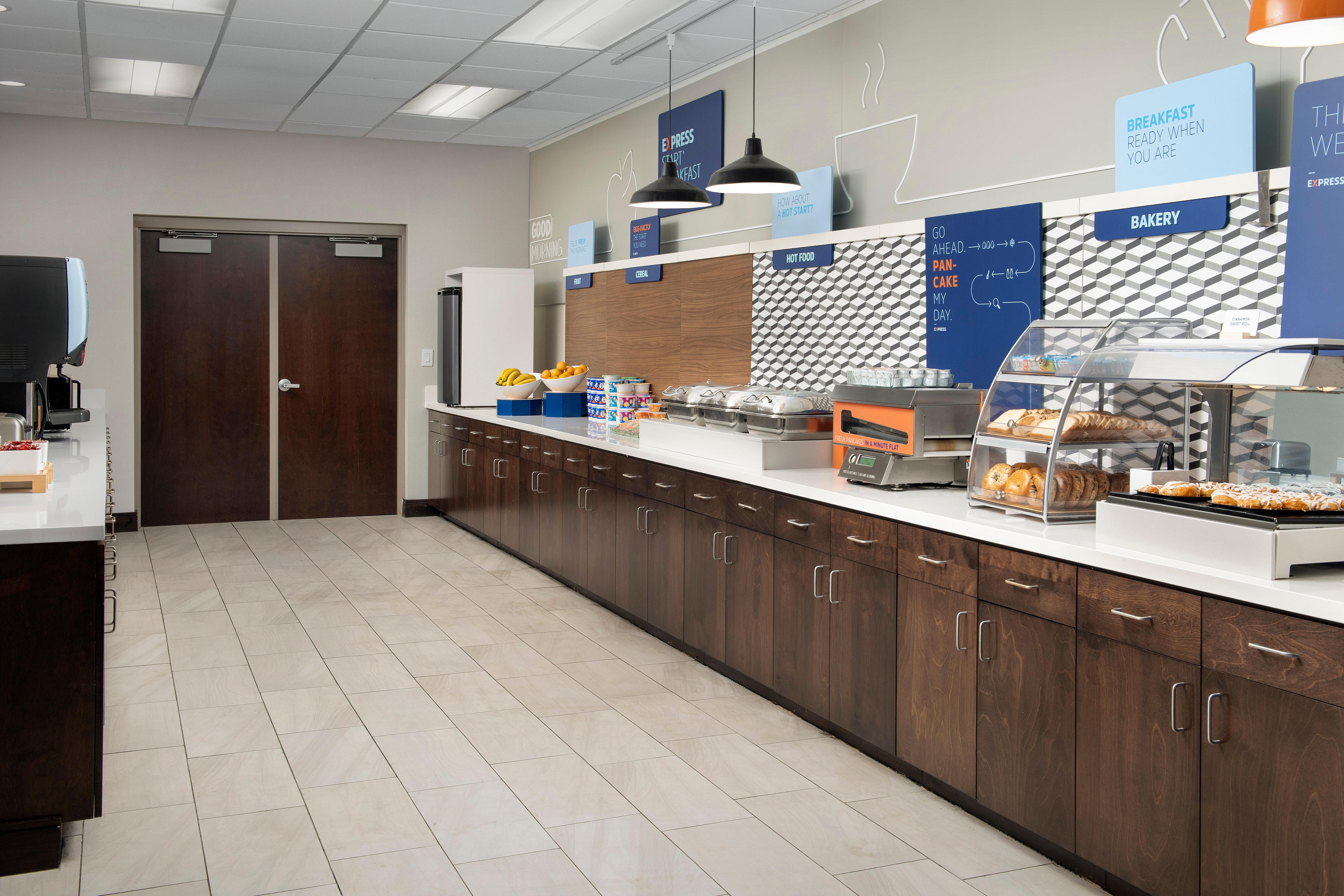 Holiday Inn Express & Suites Knoxville-Clinton
