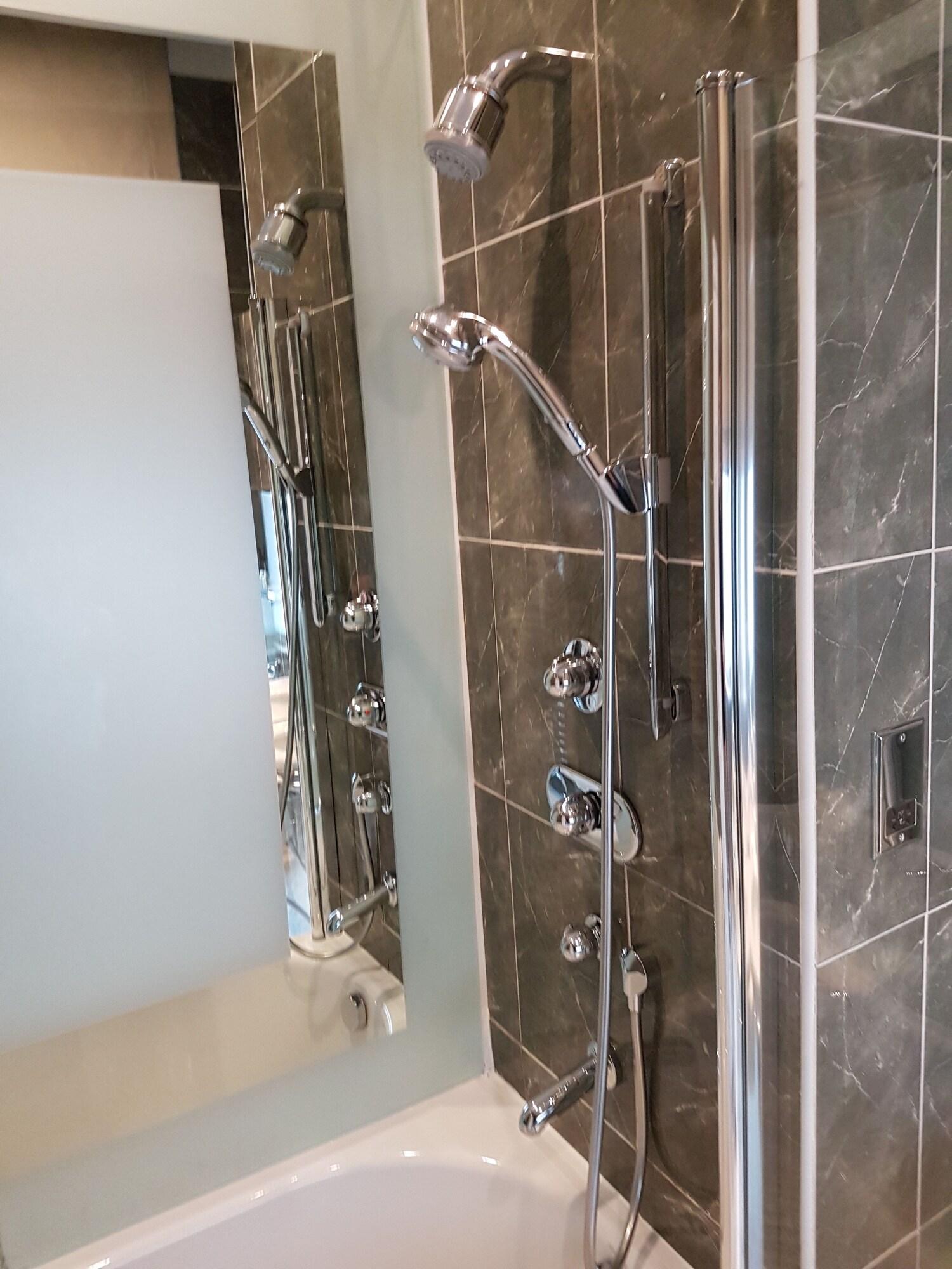 Quebecs Hotel by null