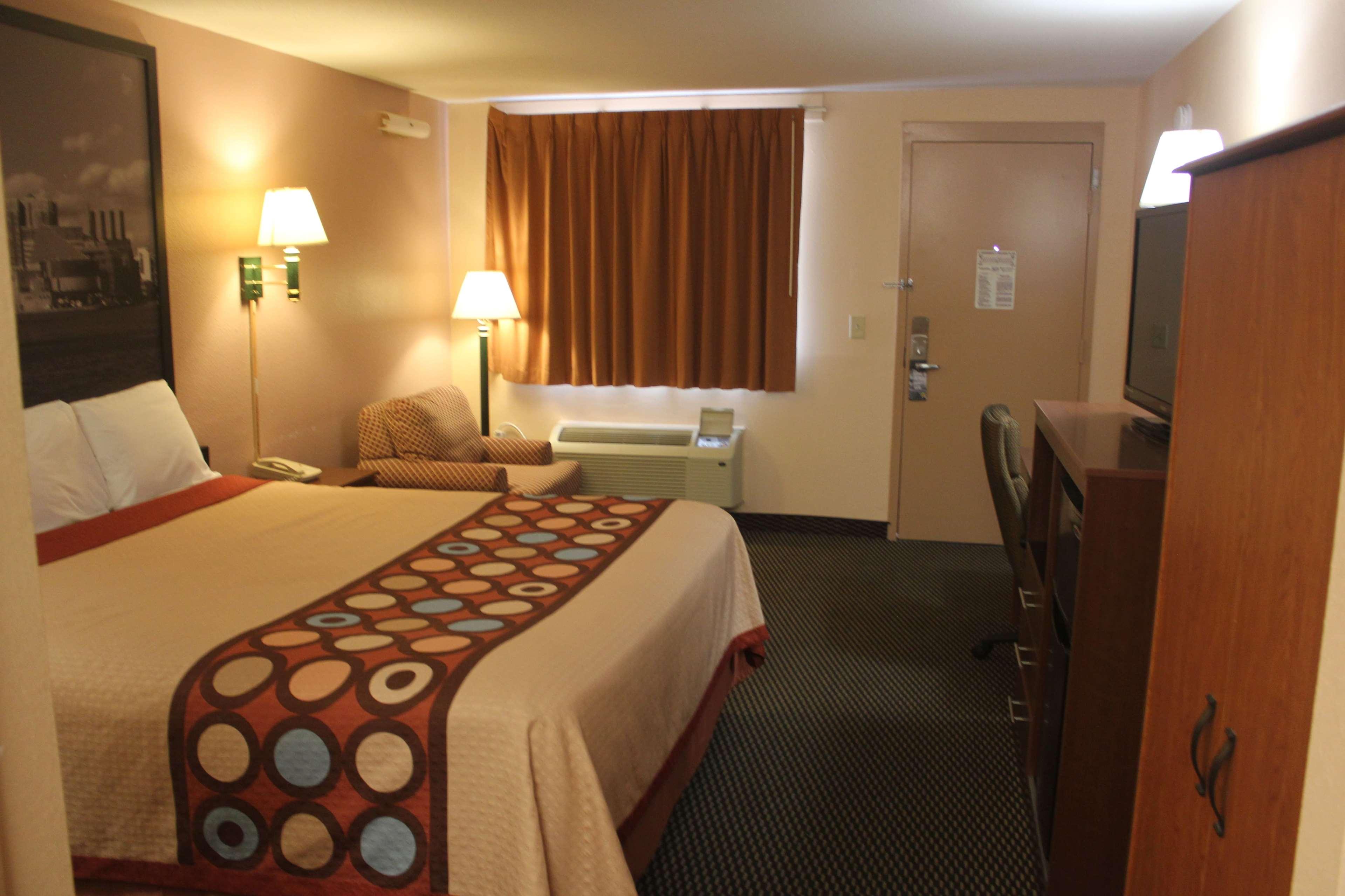 Super 8 By Wyndham Laurel