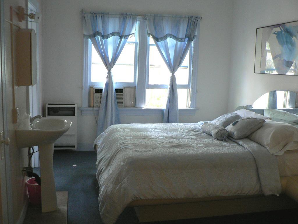 Hotel del Flores by null