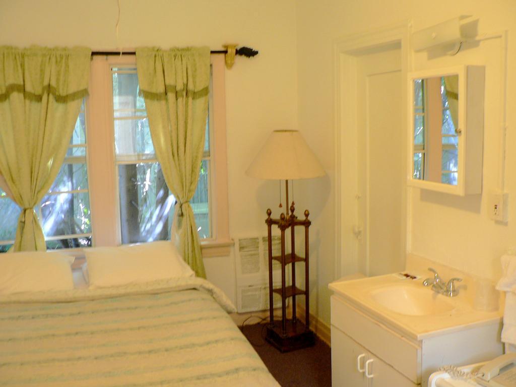 Hotel del Flores by null