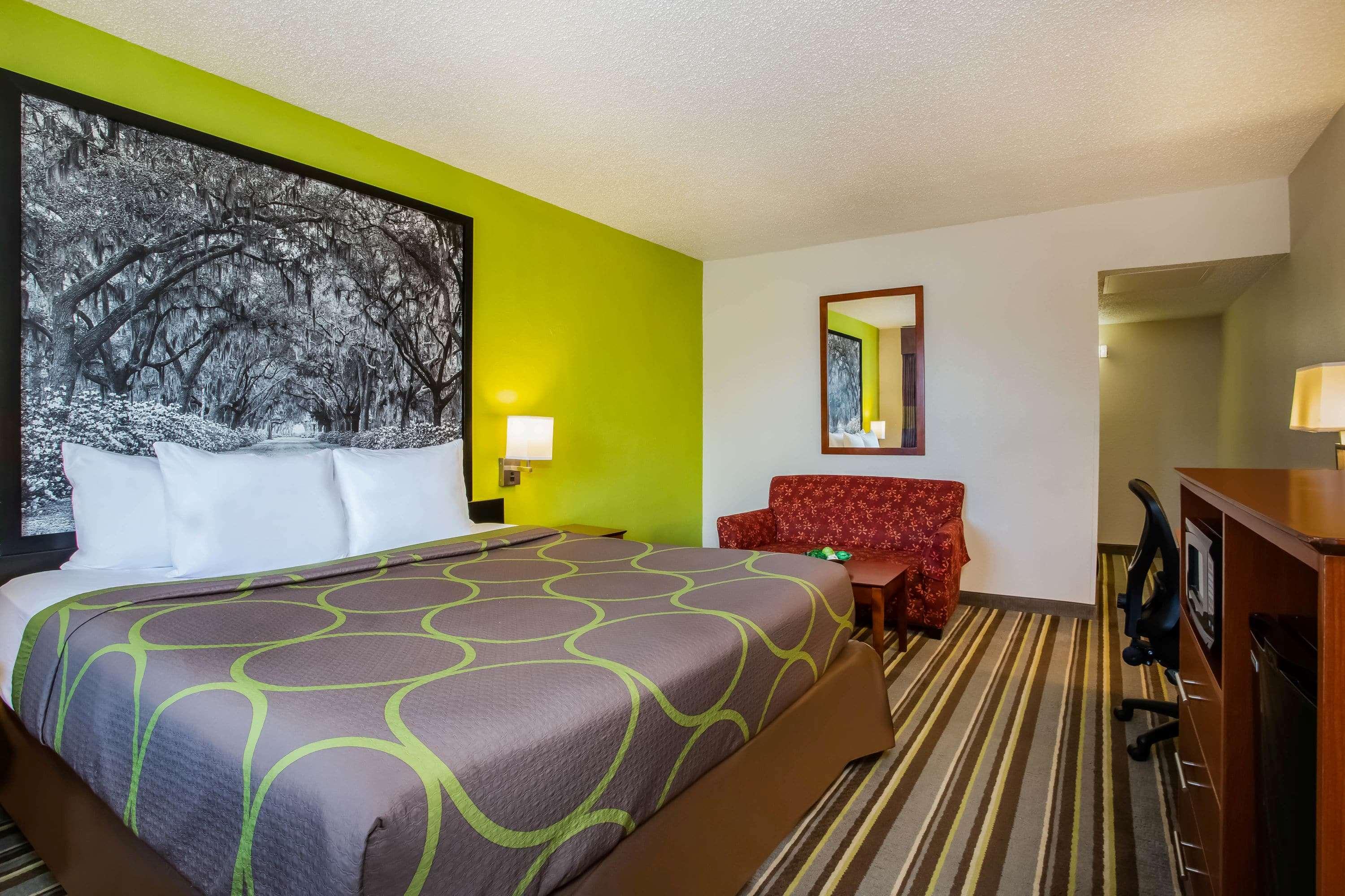 Super 8 by Wyndham Lake City
