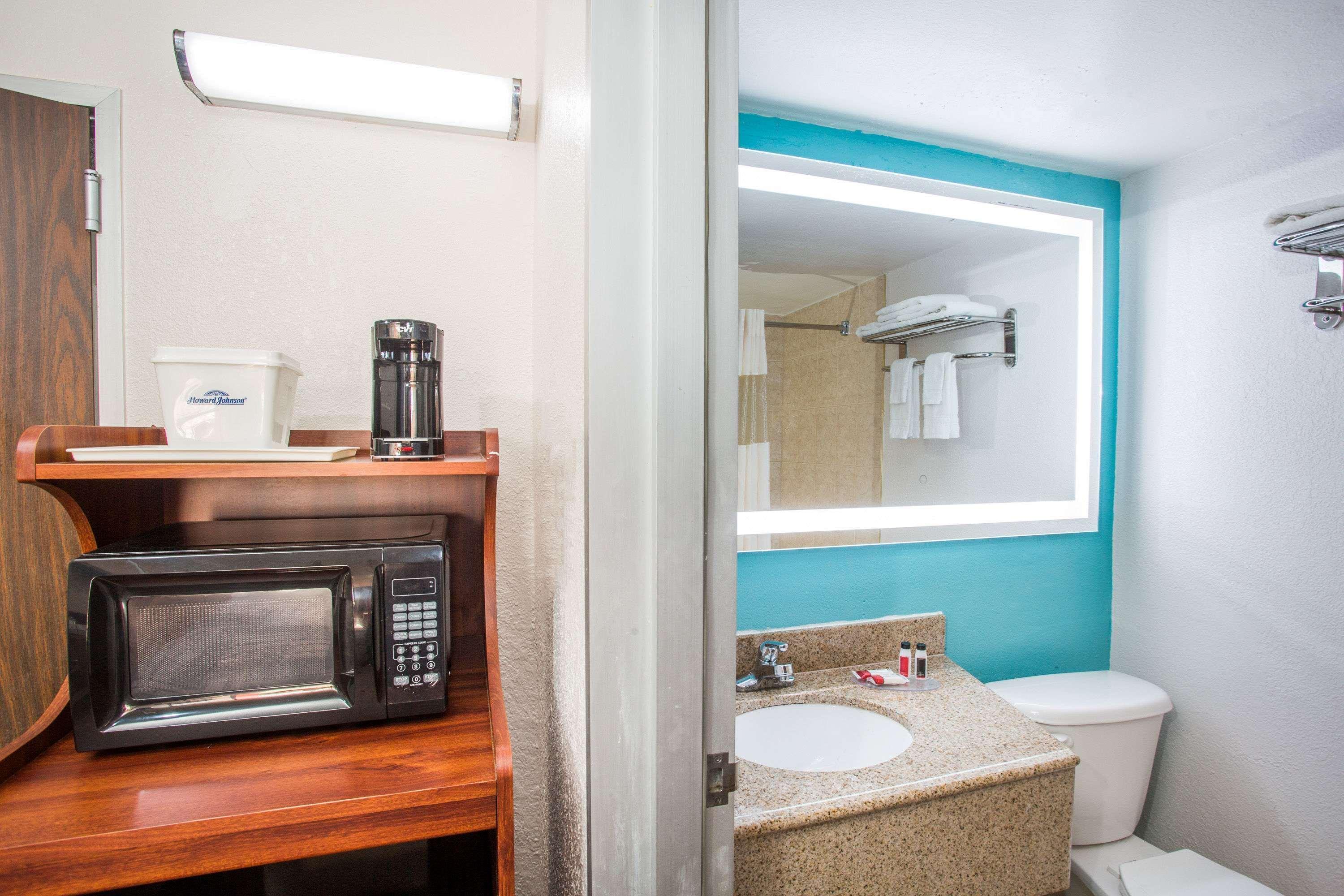 Howard Johnson By Wyndham Winter Haven Fl