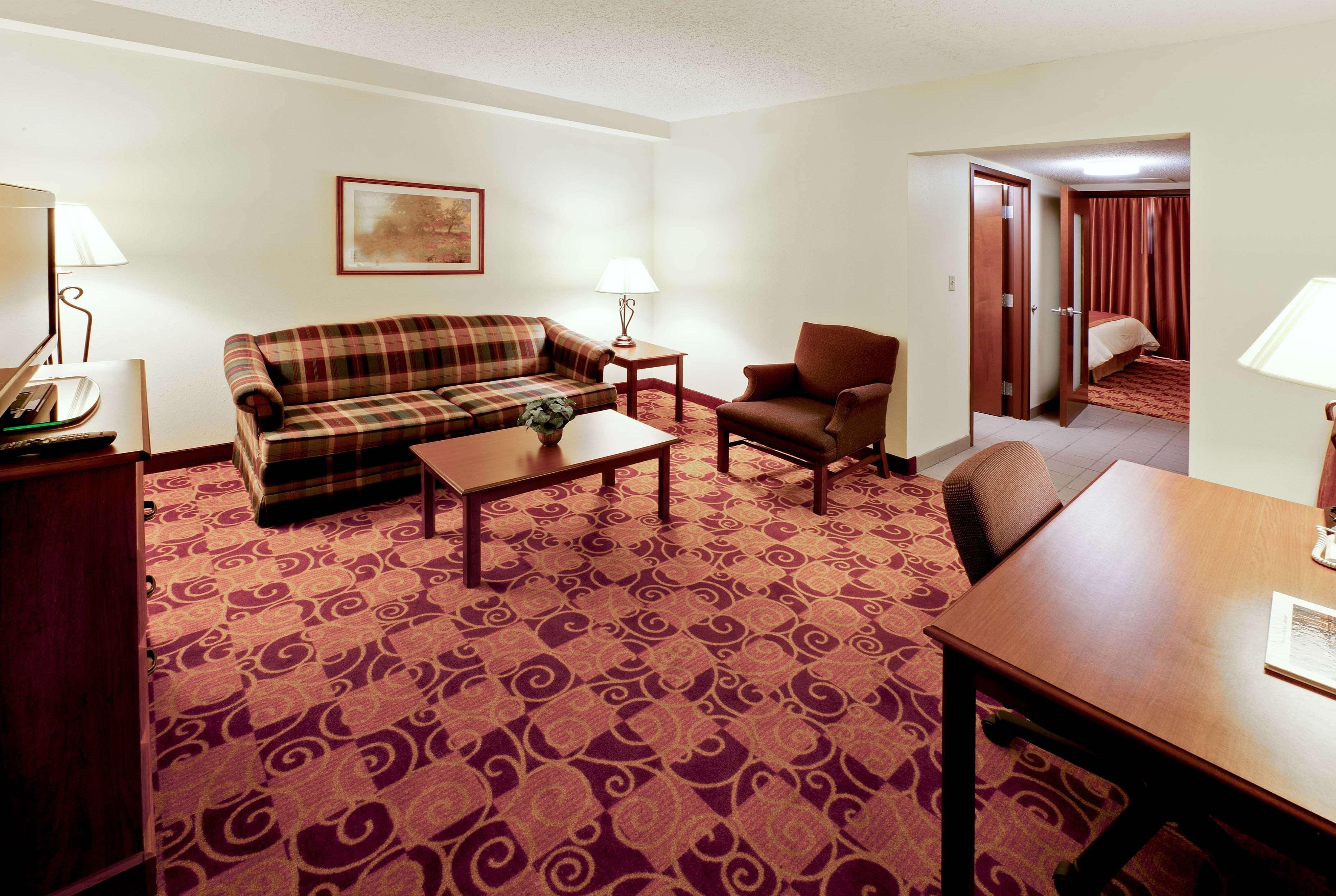 Hawthorn Suites By Wyndham Louisville East