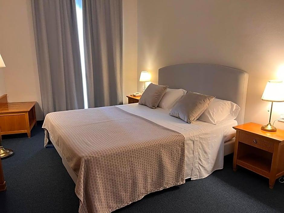 Hotel Dore