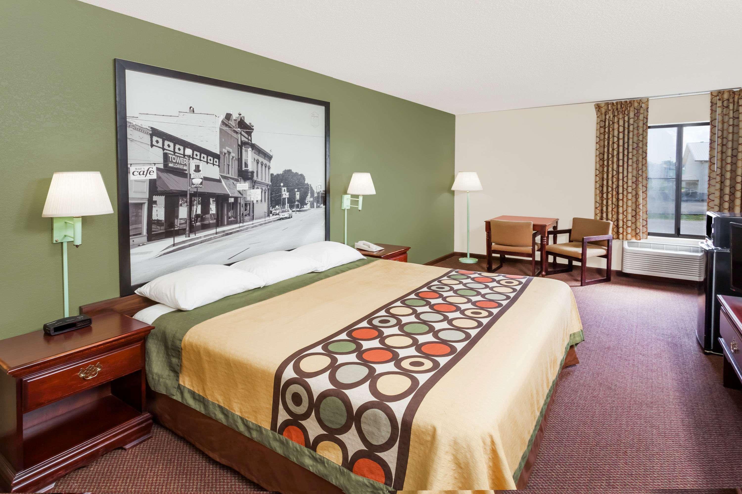 Super 8 By Wyndham Lincoln