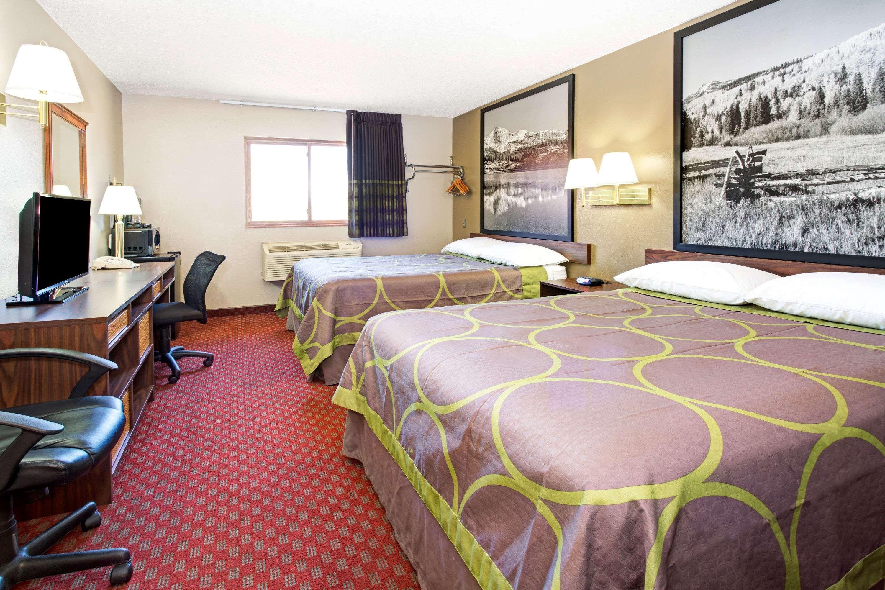 Super 8 By Wyndham Longmont/Del Camino