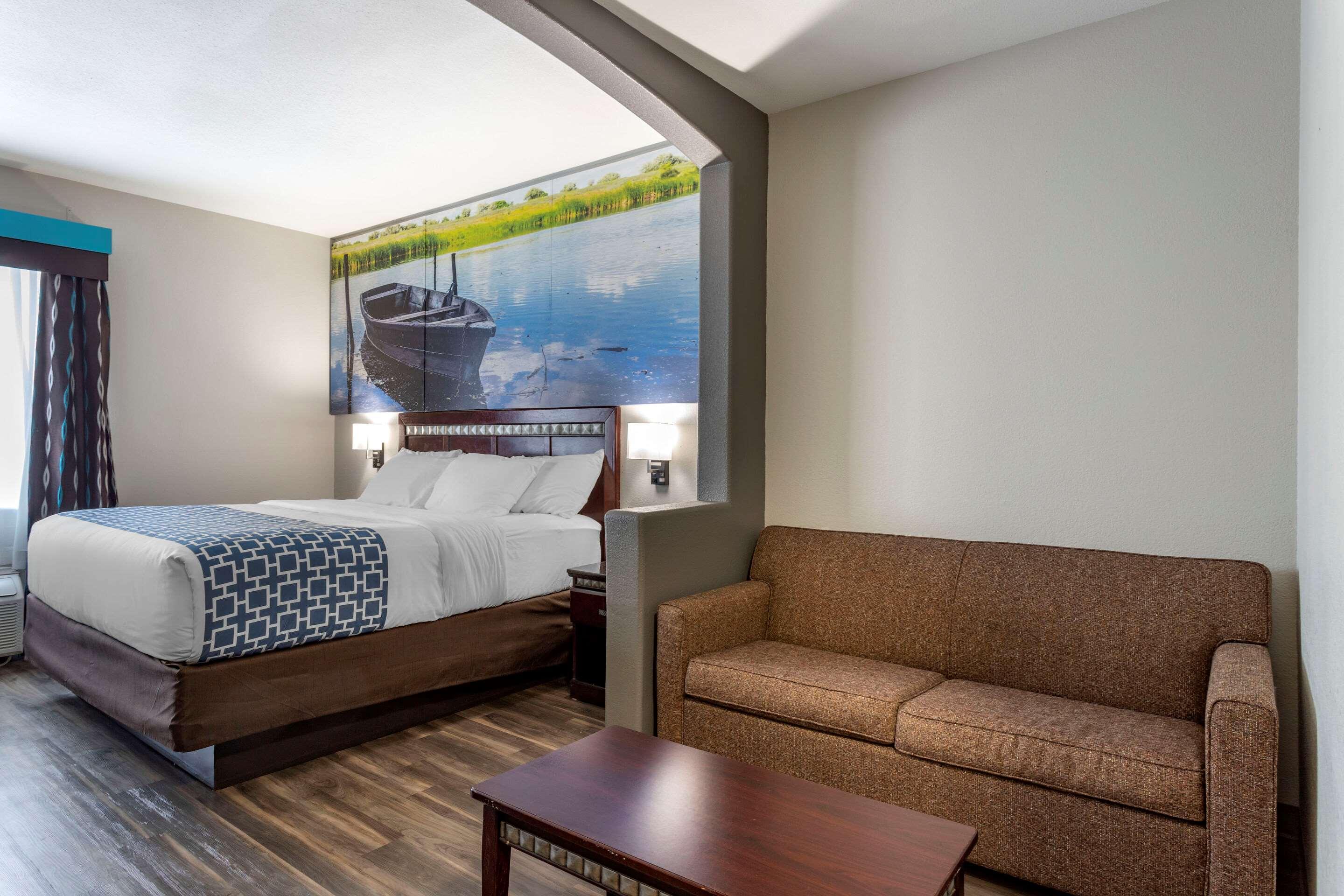 Clarion Pointe Sulphur - Lake Charles