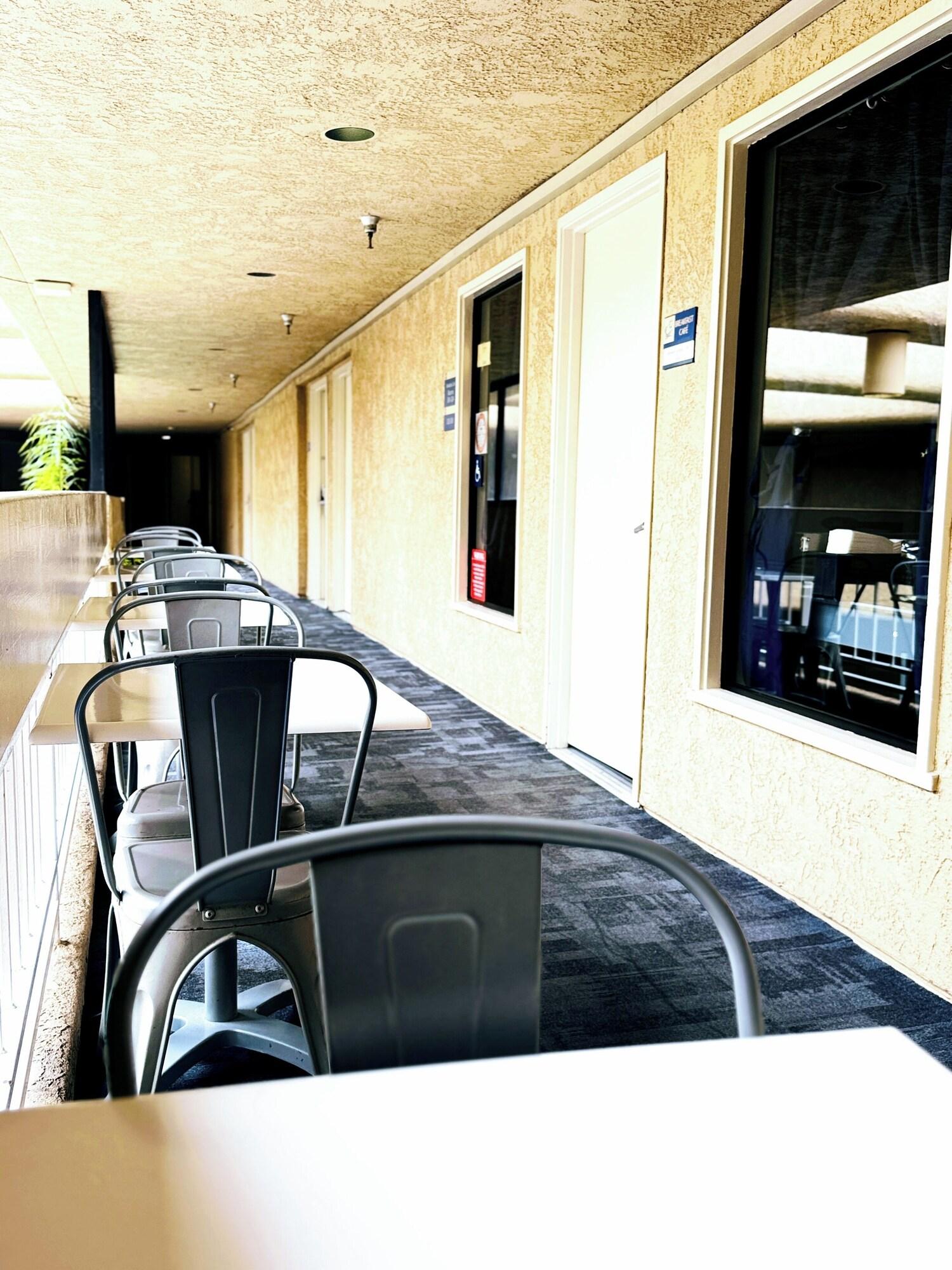 Pacific Inn