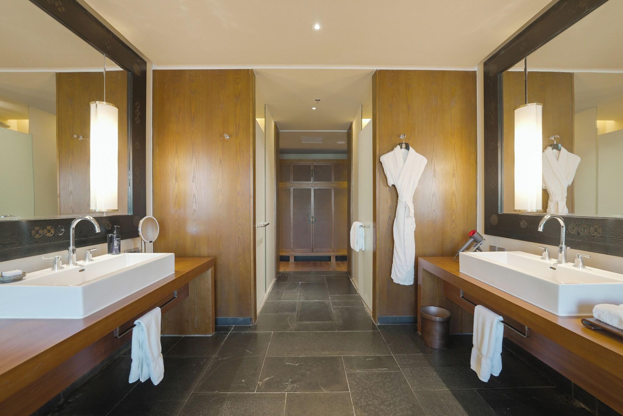 St. Regis Lhasa