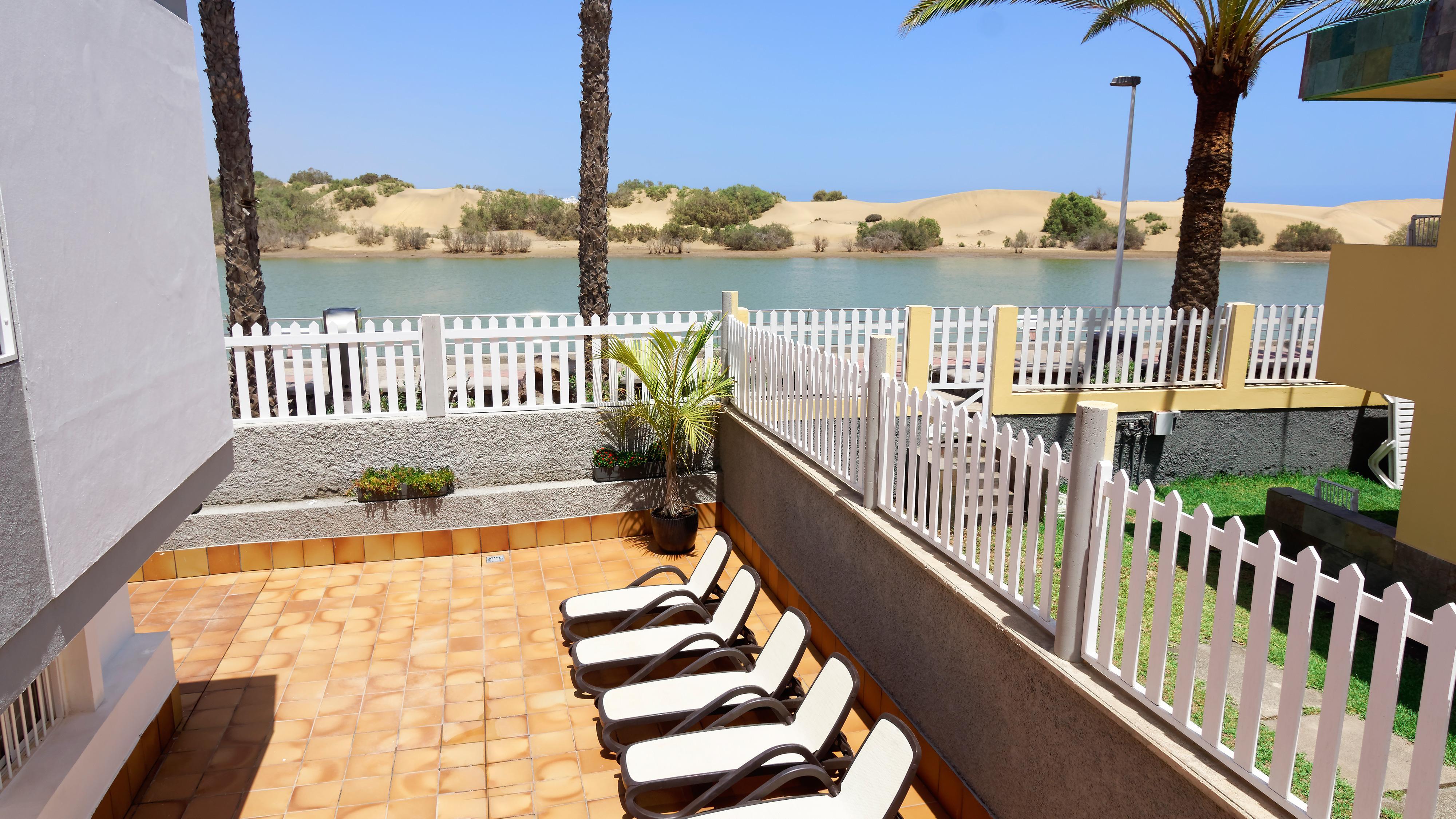 Cocoteros Apartments image